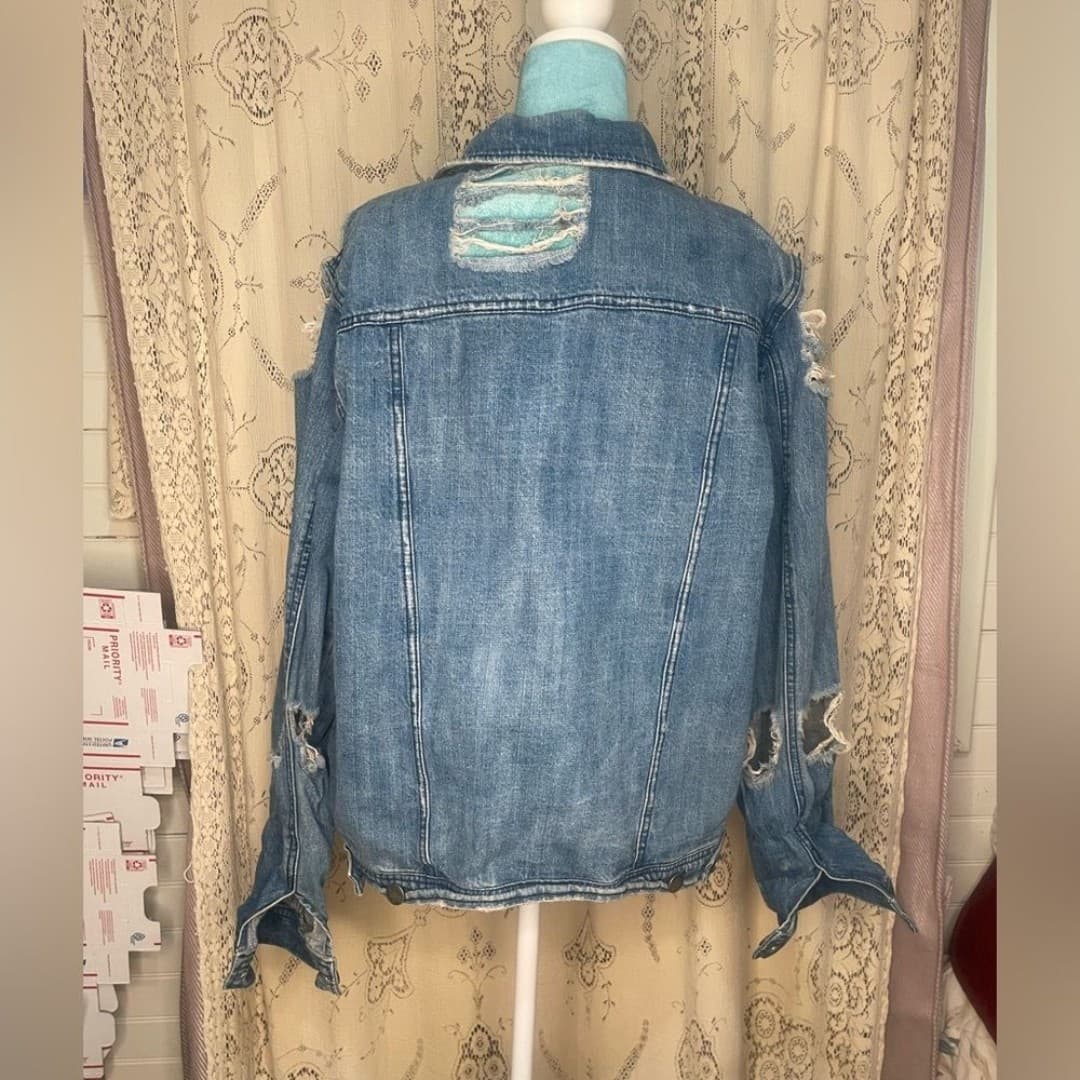 BDG: distressed denim jacket - Thumbnail 3