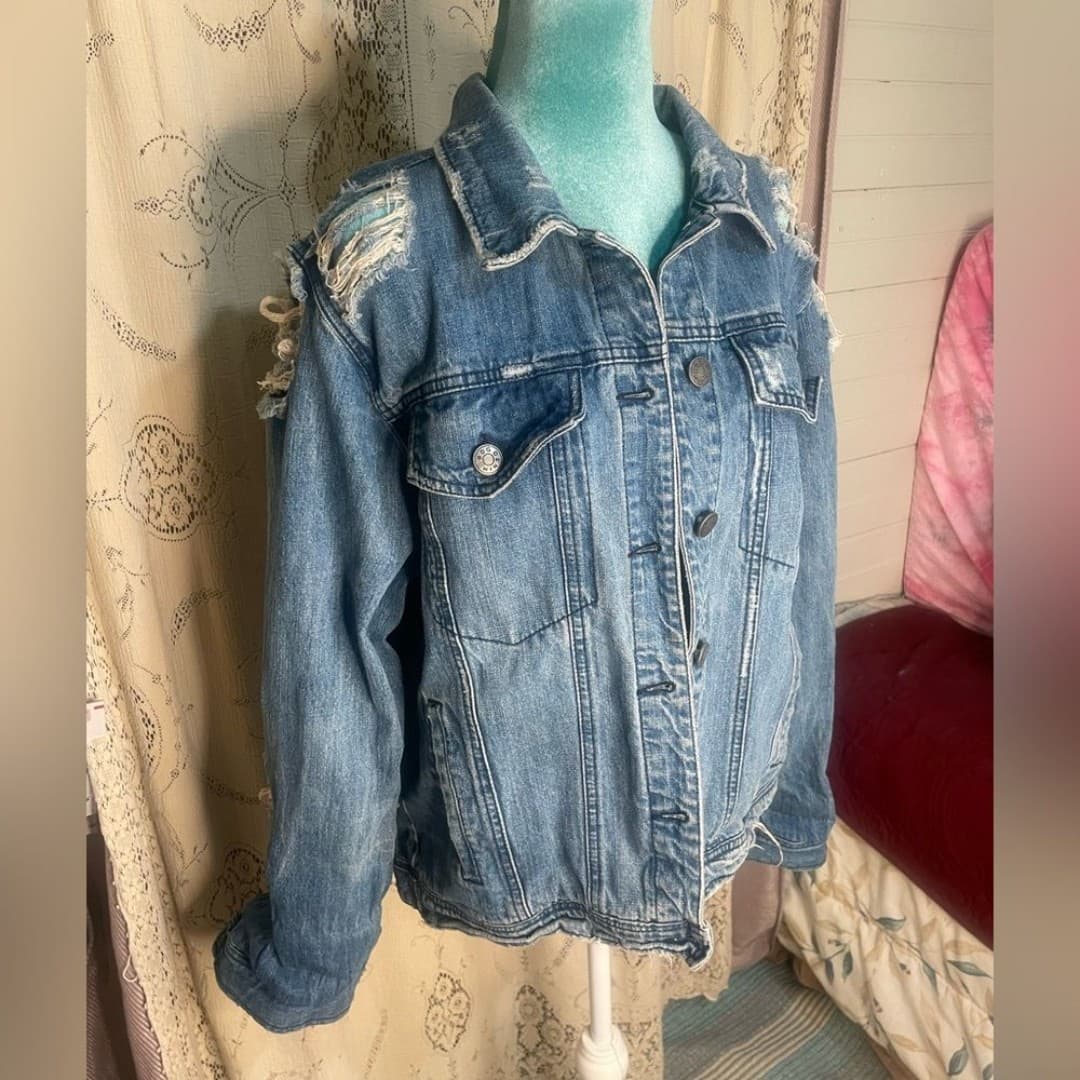 BDG: distressed denim jacket - Thumbnail 2