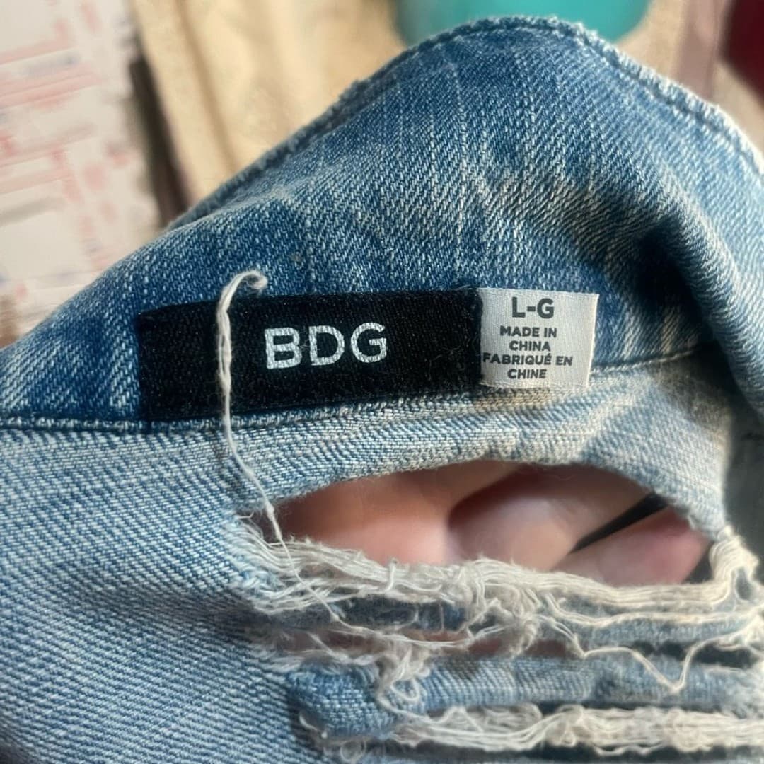BDG: distressed denim jacket - Thumbnail 4