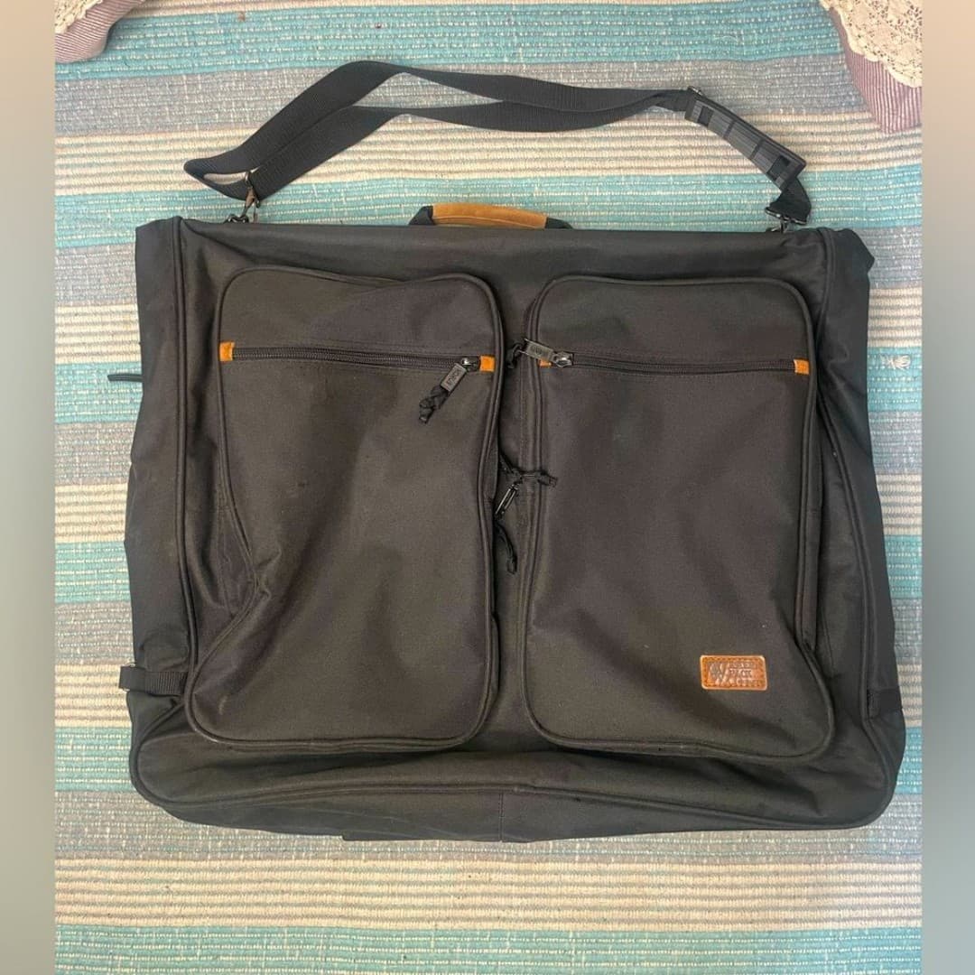 Korus: vintage wardrobe bag with suede leather accents - Image 1