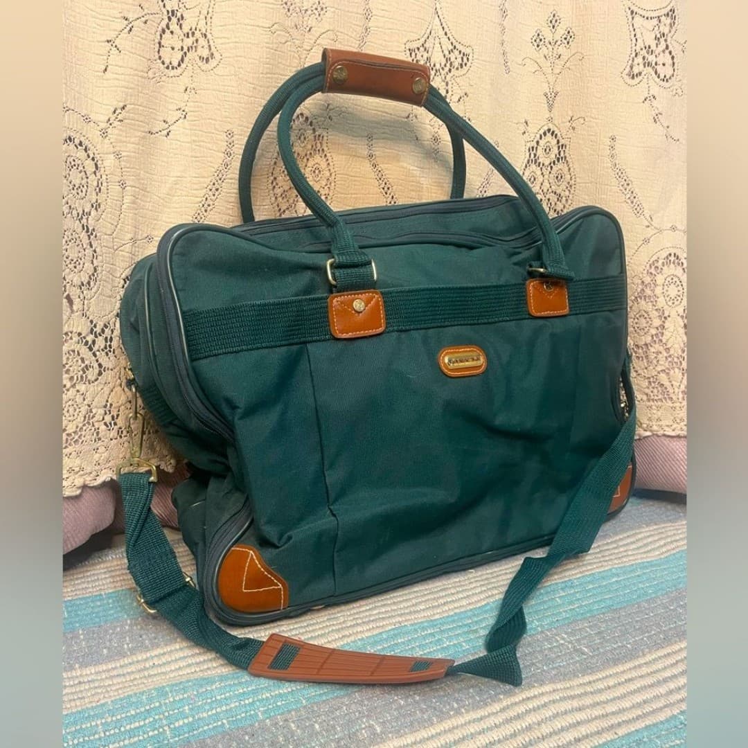 Jaguar: vintage duffle with faux leather details