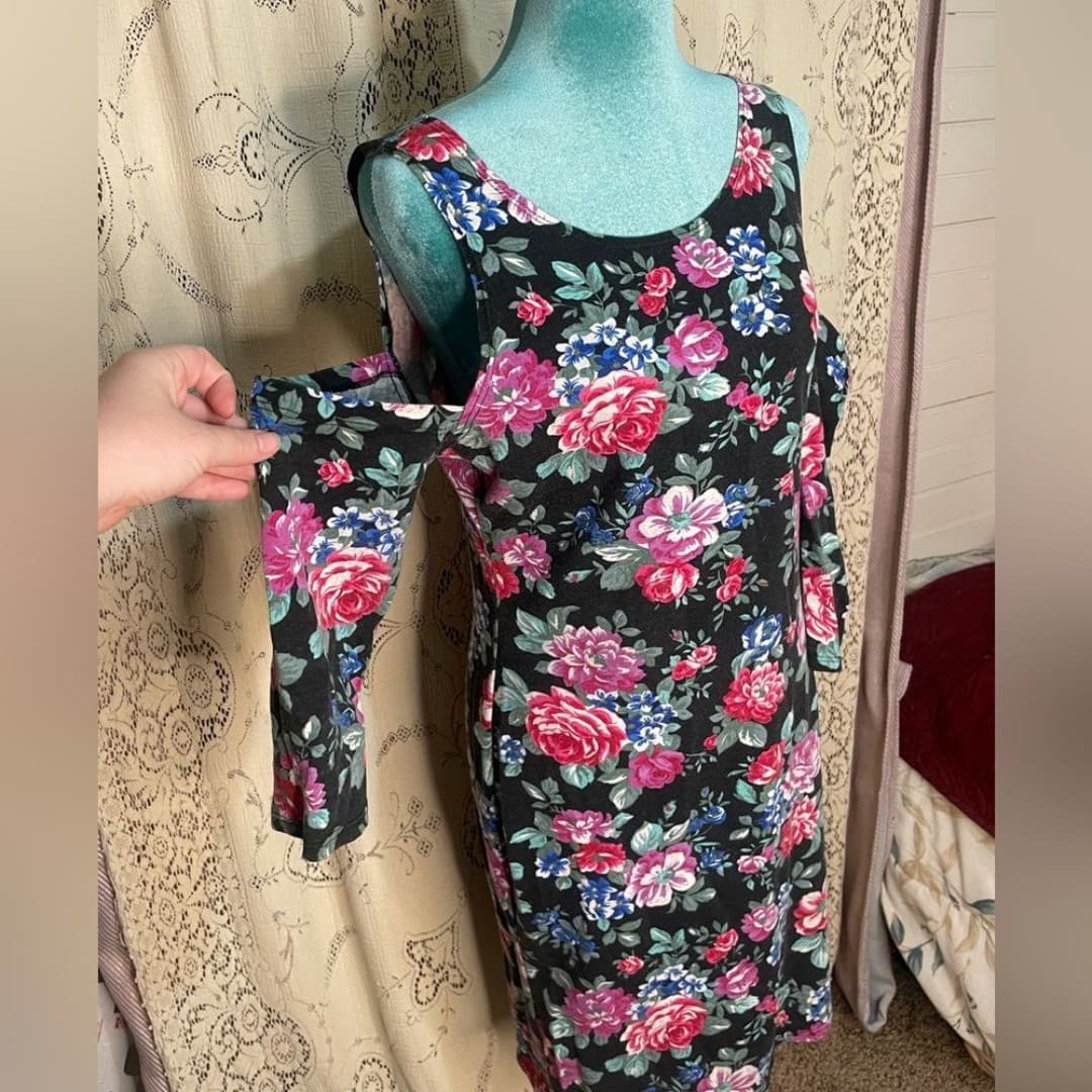Urban outfitters: floral dress from vintage fabric - Thumbnail 3