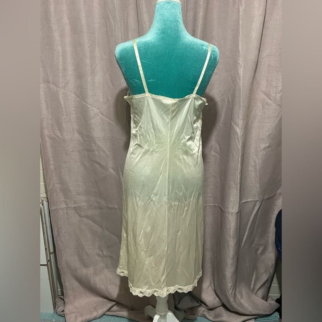 JC pennys: vintage cream slip with lace details 6 - Thumbnail 3