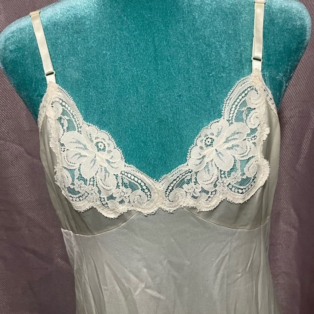 JC pennys: vintage cream slip with lace details 6 - Thumbnail 2