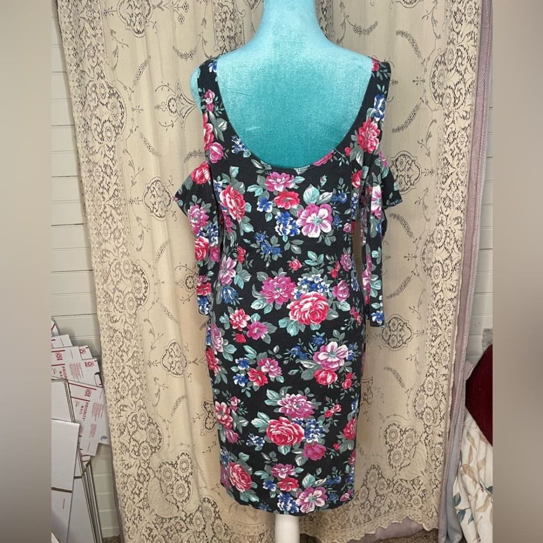 Urban outfitters: floral dress from vintage fabric - Thumbnail 4