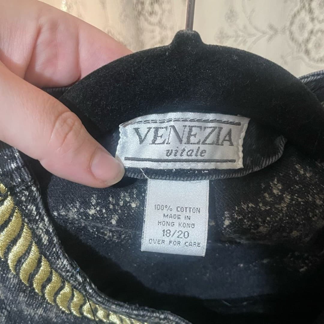 Venezia: vintage up-cycled oversized denim jacket - Thumbnail 6