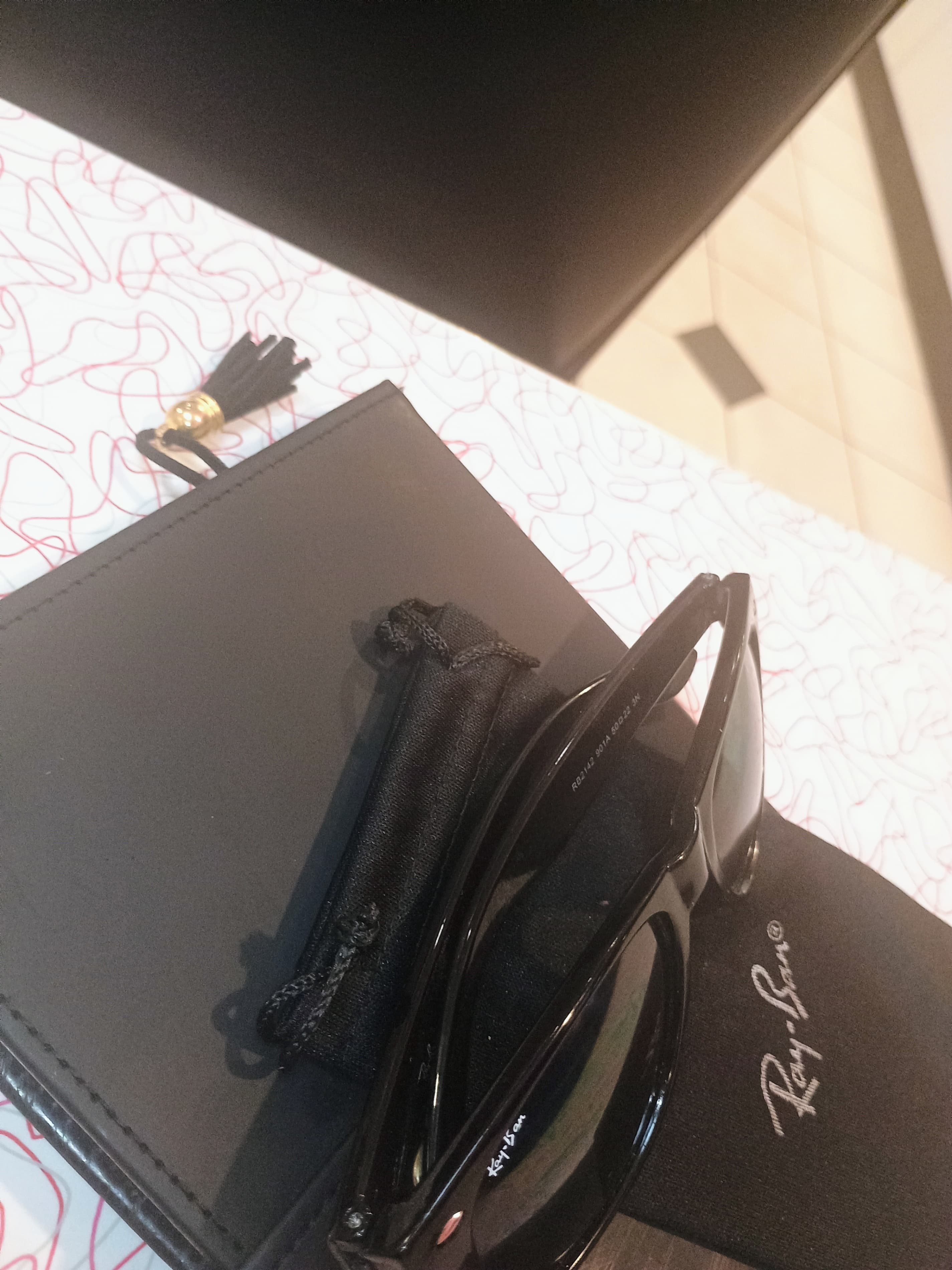 Ray-Ban RB2132 New Wayfarer Sunglasses with Case - Thumbnail 4