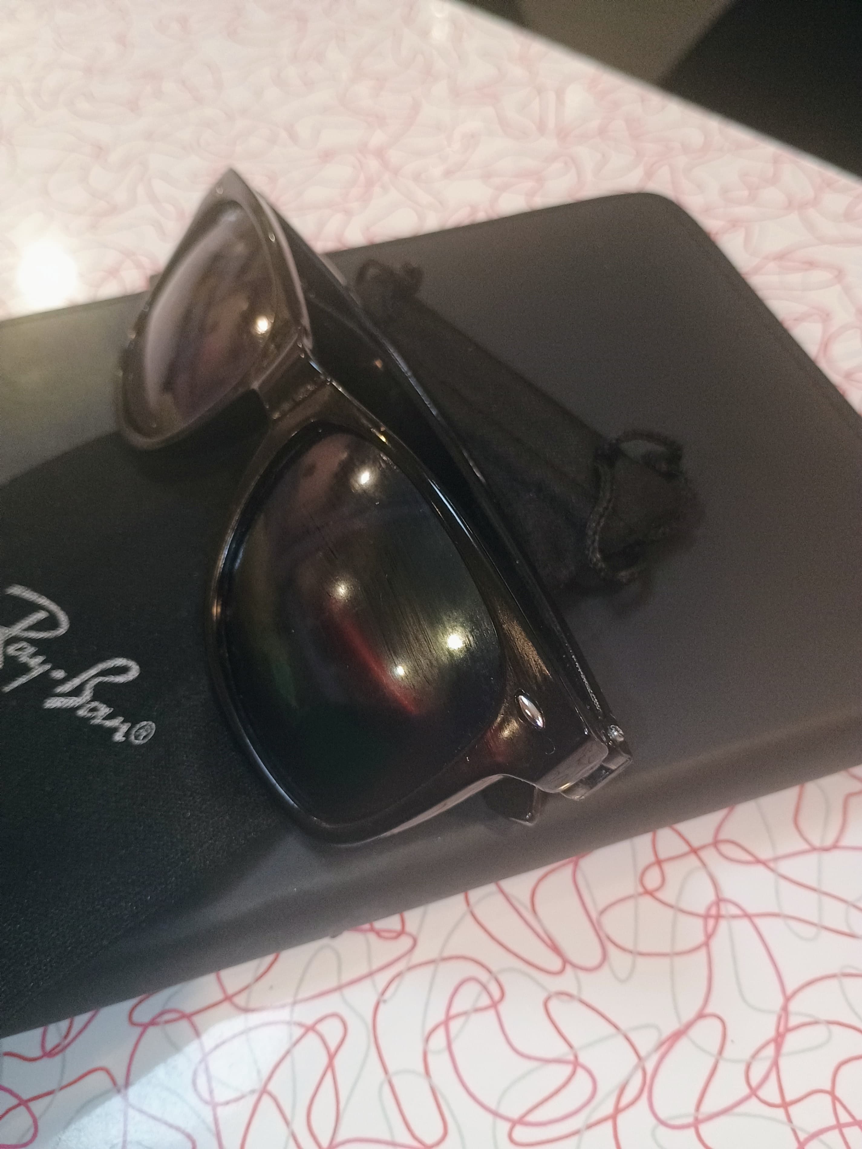 Ray-Ban RB2132 New Wayfarer Sunglasses with Case - Thumbnail 2