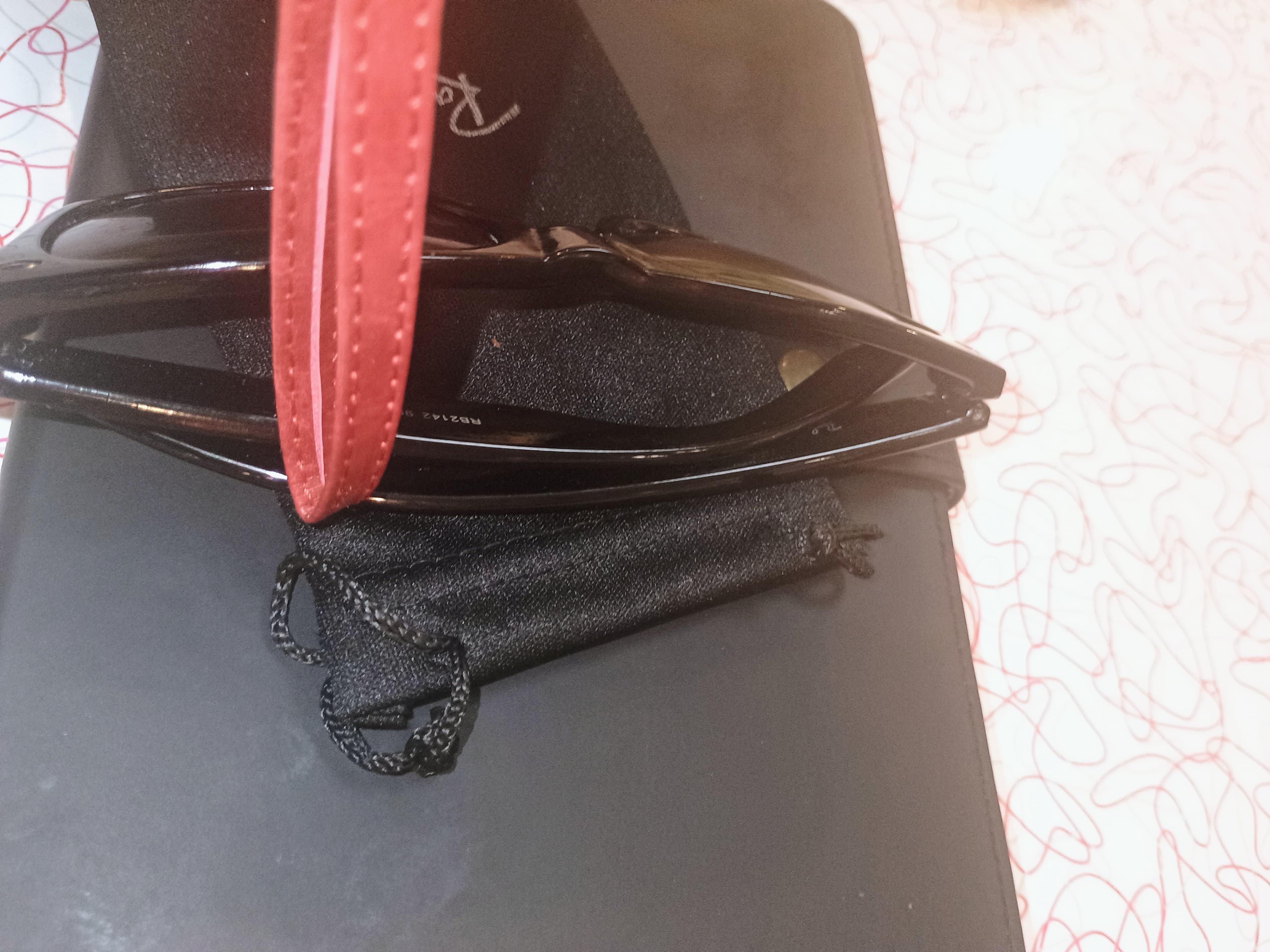 Ray-Ban RB2132 New Wayfarer Sunglasses with Case - Thumbnail 5