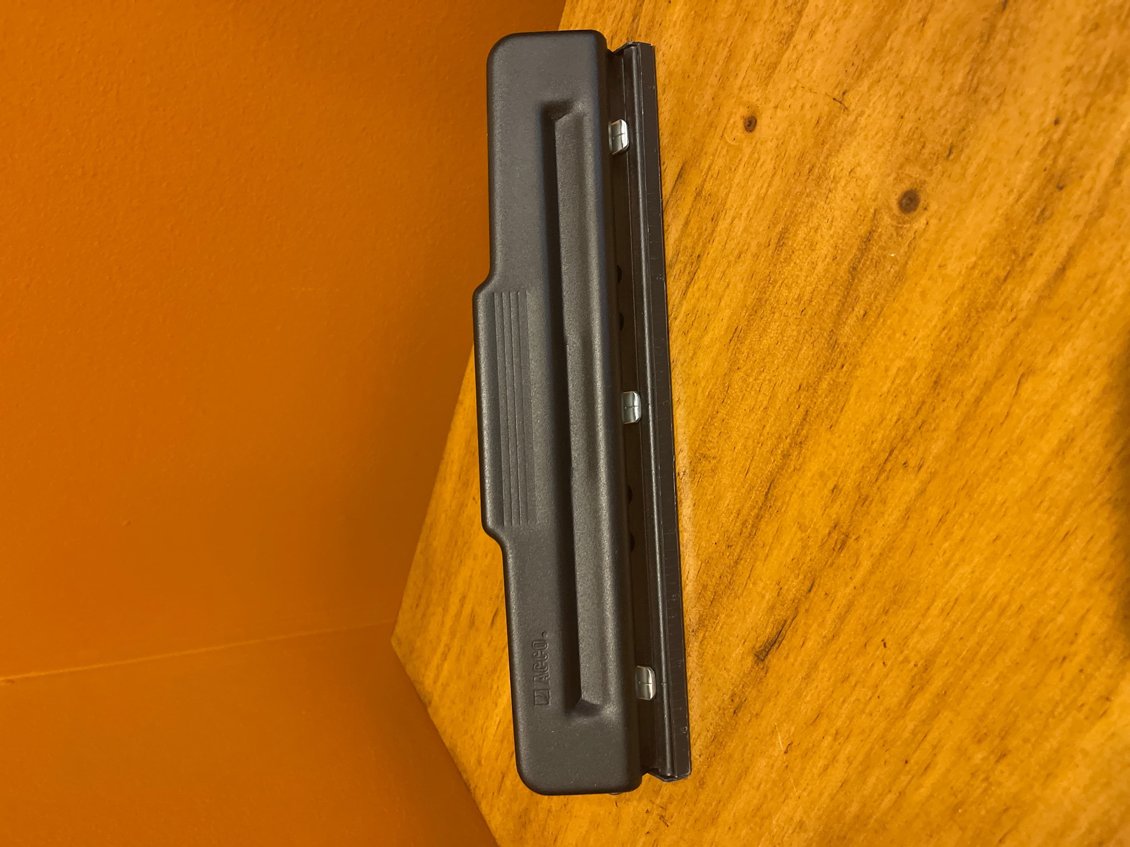 3 hole punch - Image 1