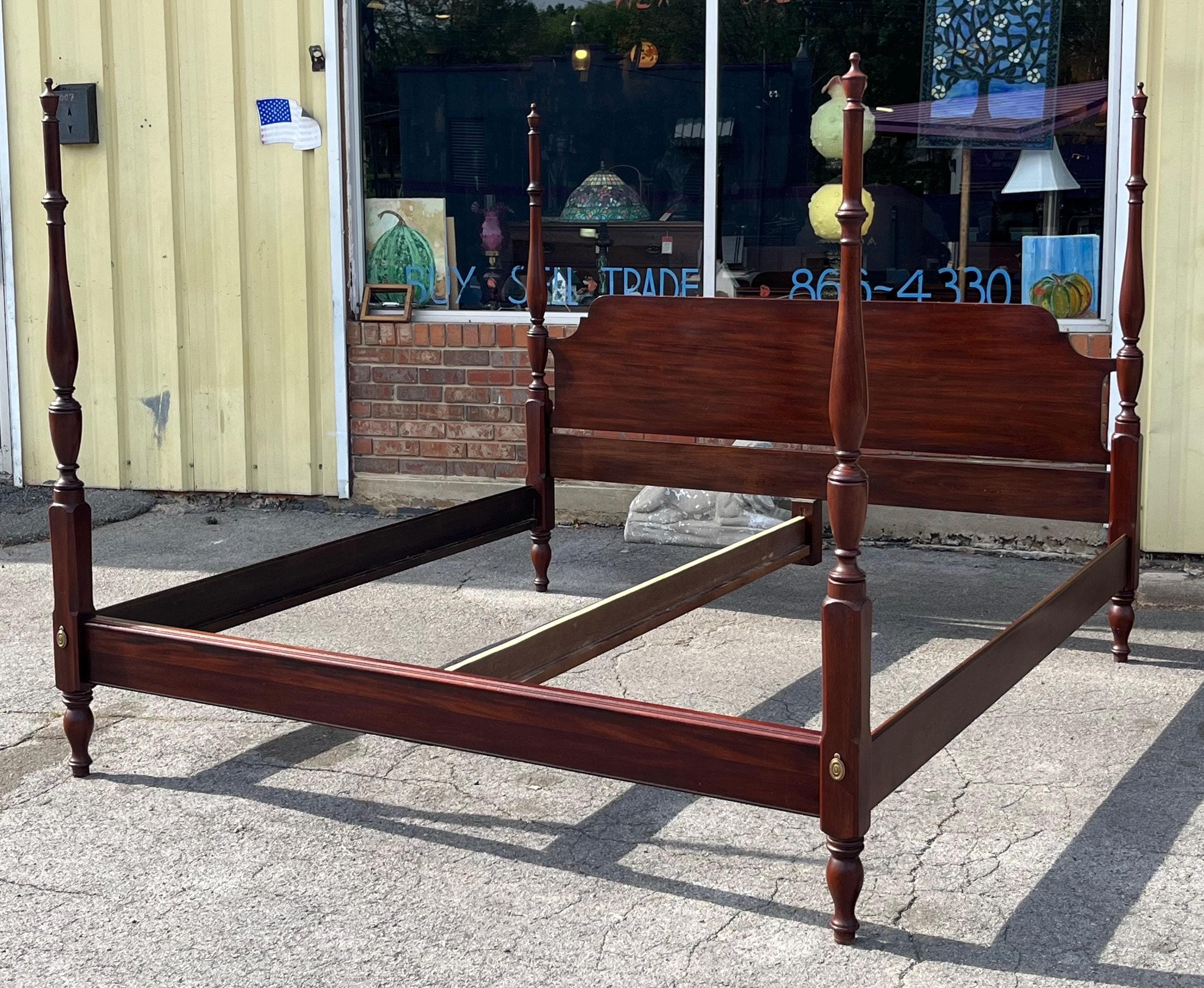 Henkel Harris Virginia Galleries Solid Mahogany King Size Four Poster Bed - Thumbnail 3