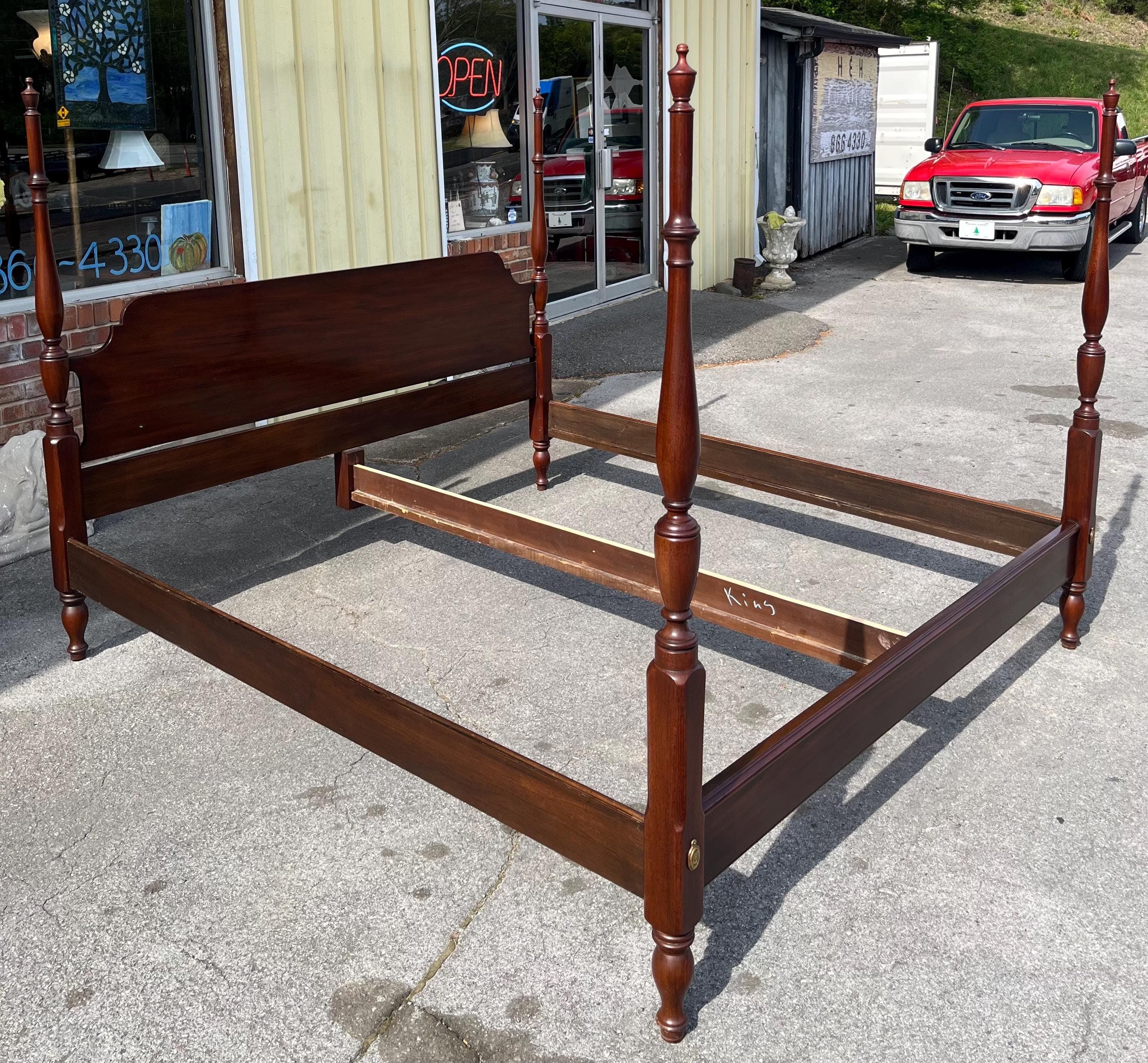 Henkel Harris Virginia Galleries Solid Mahogany King Size Four Poster Bed - Thumbnail 7