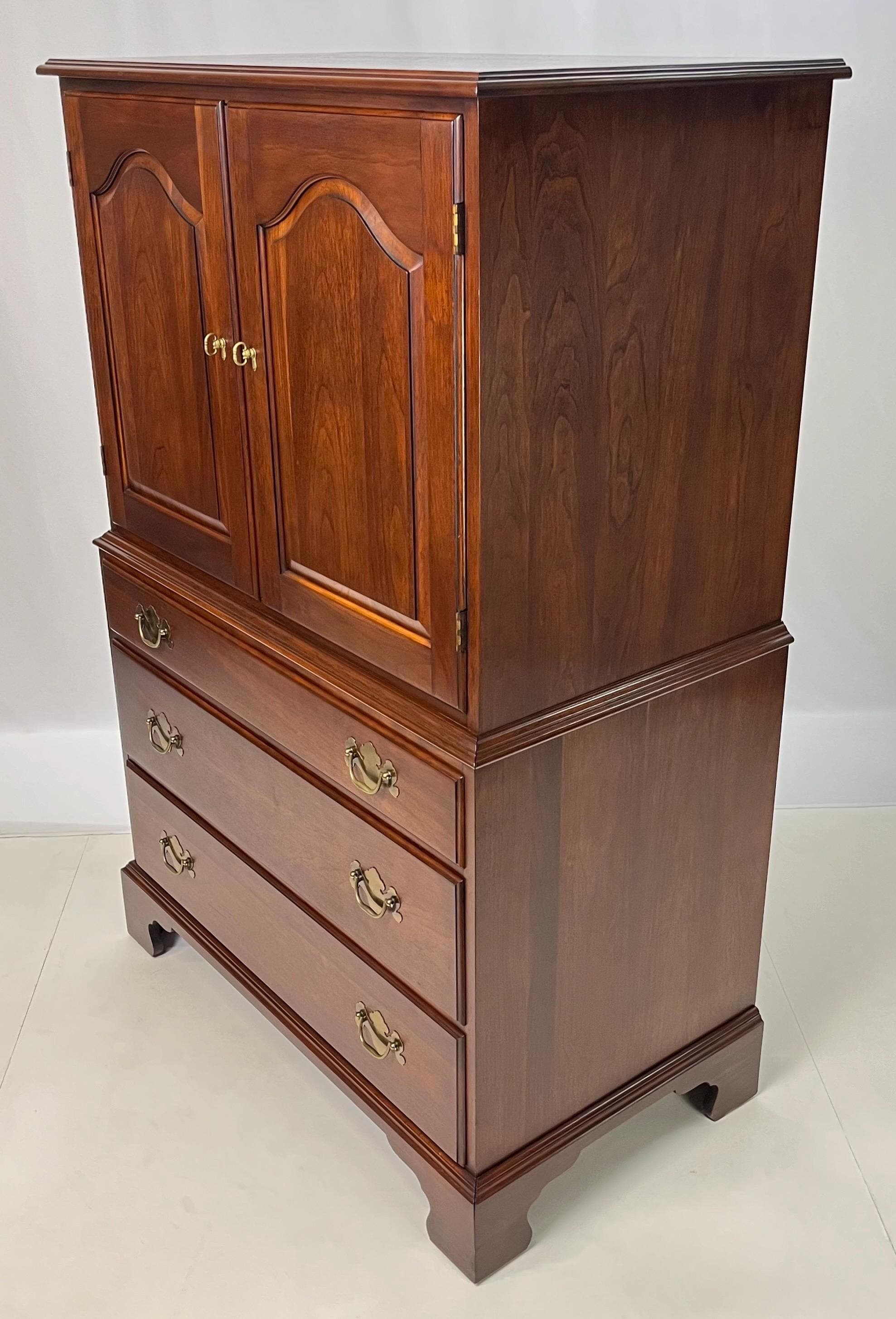 Henkel Harris Virginia Galleries Solid Wild Black Cherry Gentleman’s Chest - Thumbnail 4