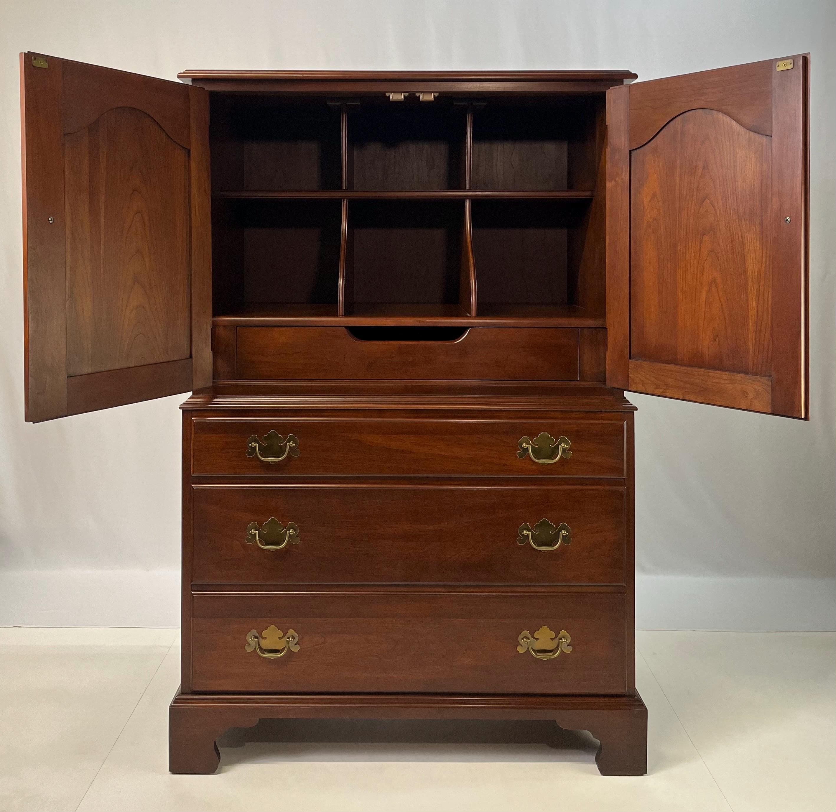 Henkel Harris Virginia Galleries Solid Wild Black Cherry Gentleman’s Chest - Thumbnail 3