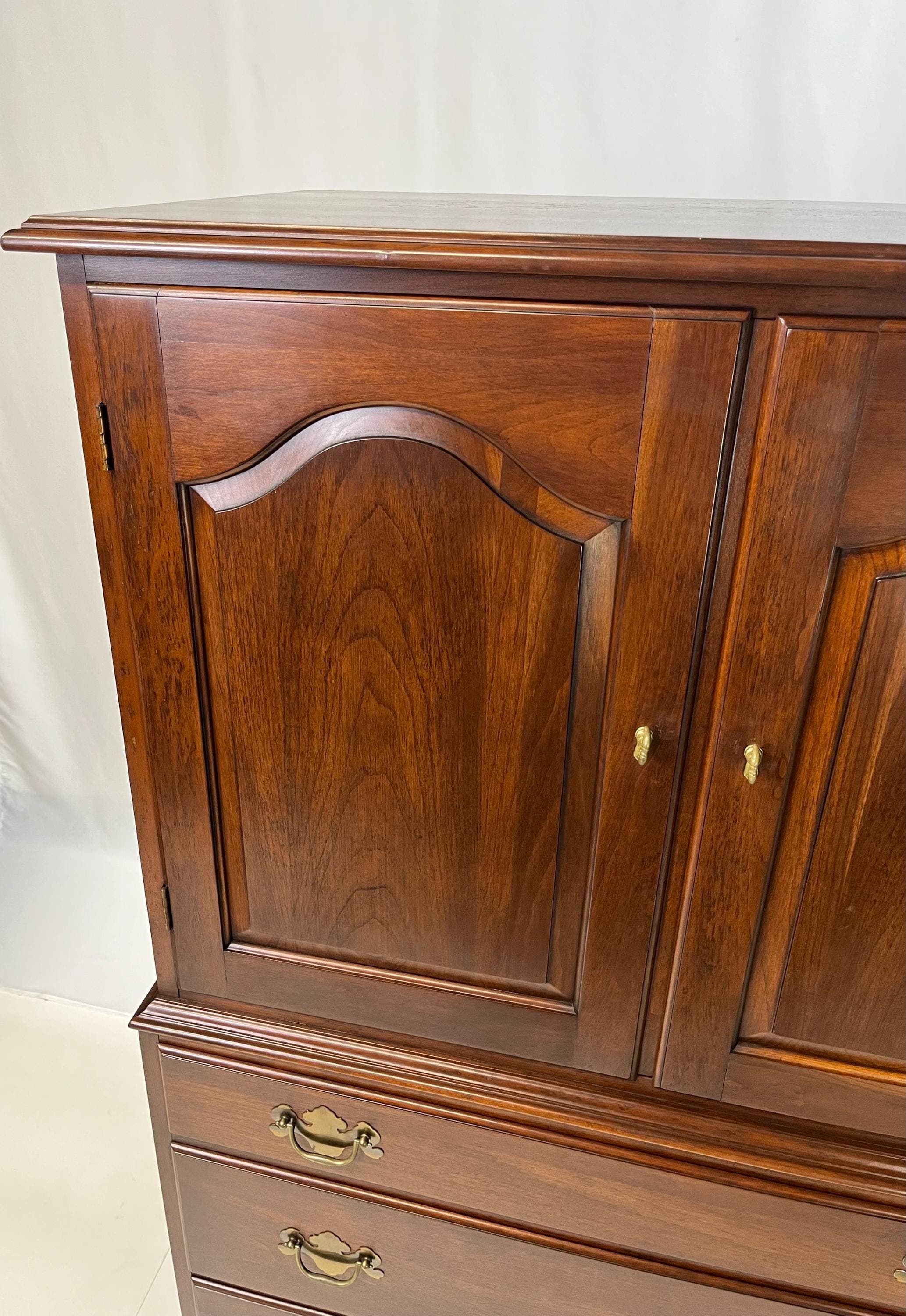 Henkel Harris Virginia Galleries Solid Wild Black Cherry Gentleman’s Chest - Thumbnail 14