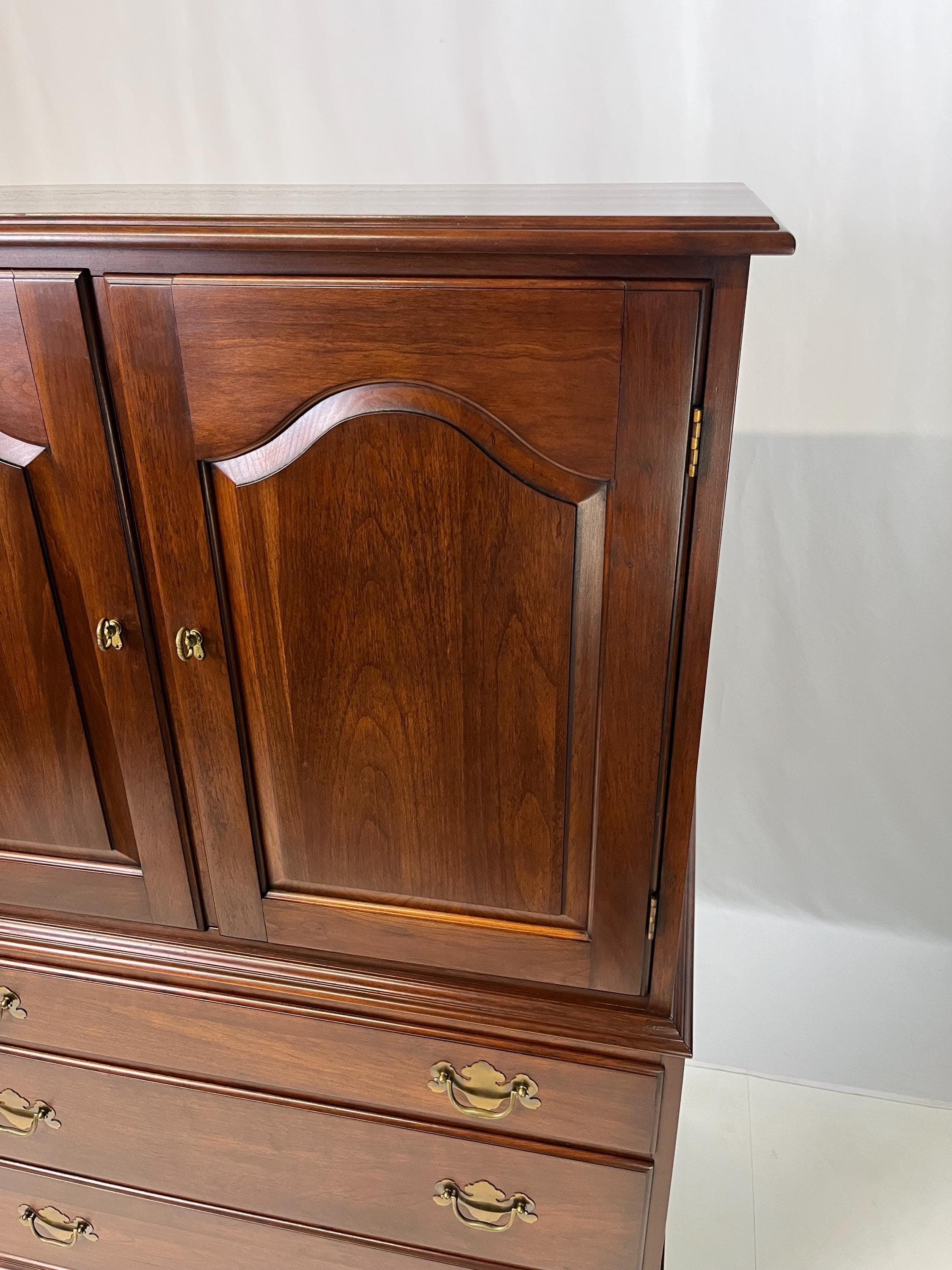 Henkel Harris Virginia Galleries Solid Wild Black Cherry Gentleman’s Chest - Thumbnail 16