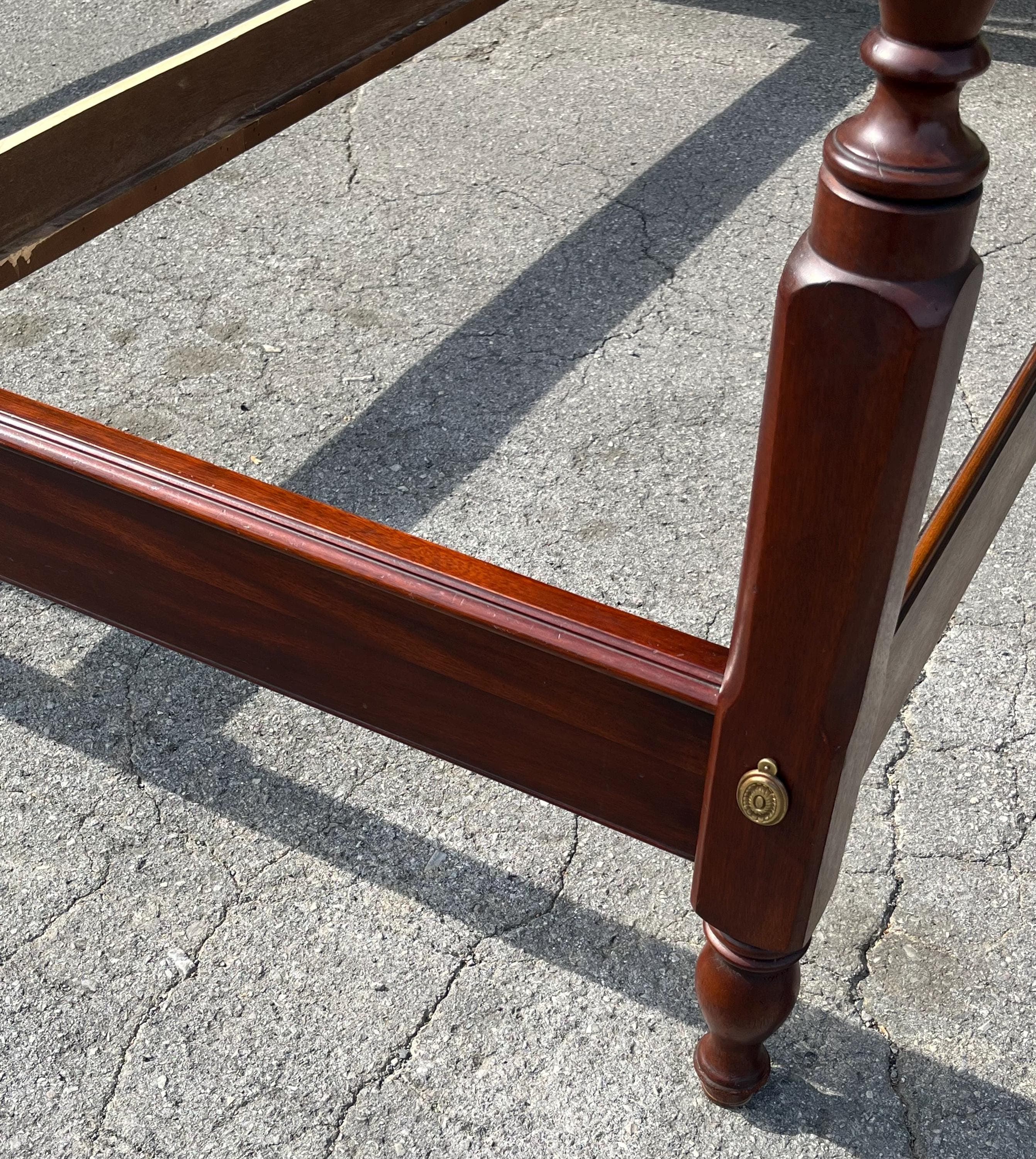 Henkel Harris Virginia Galleries Solid Mahogany King Size Four Poster Bed - Thumbnail 18