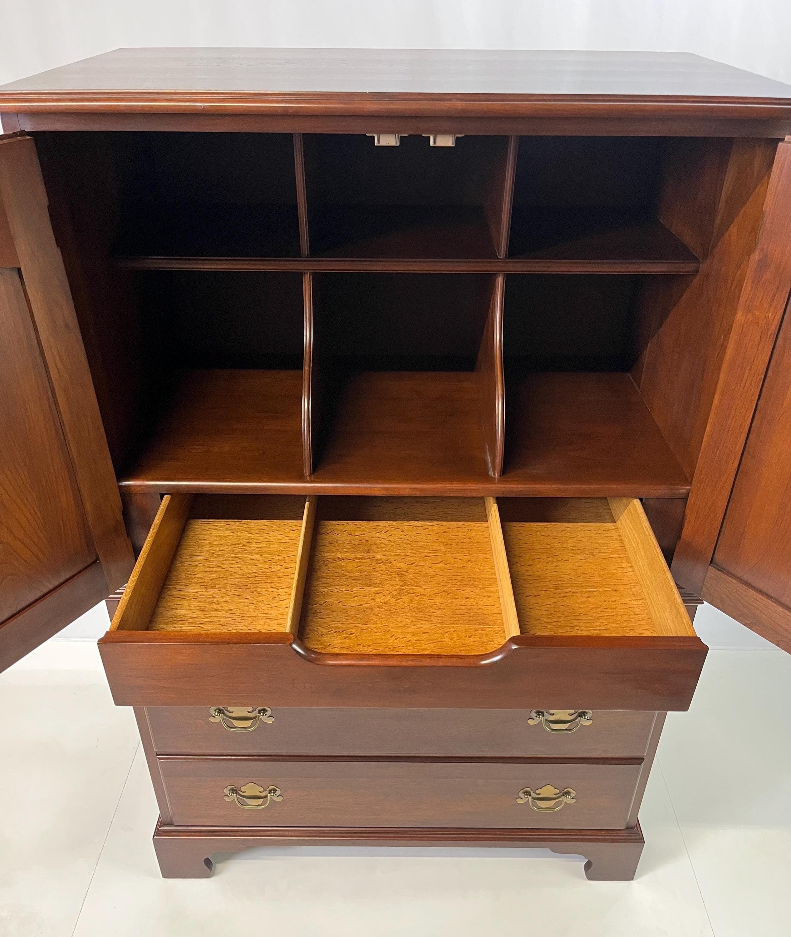 Henkel Harris Virginia Galleries Solid Wild Black Cherry Gentleman’s Chest - Thumbnail 17