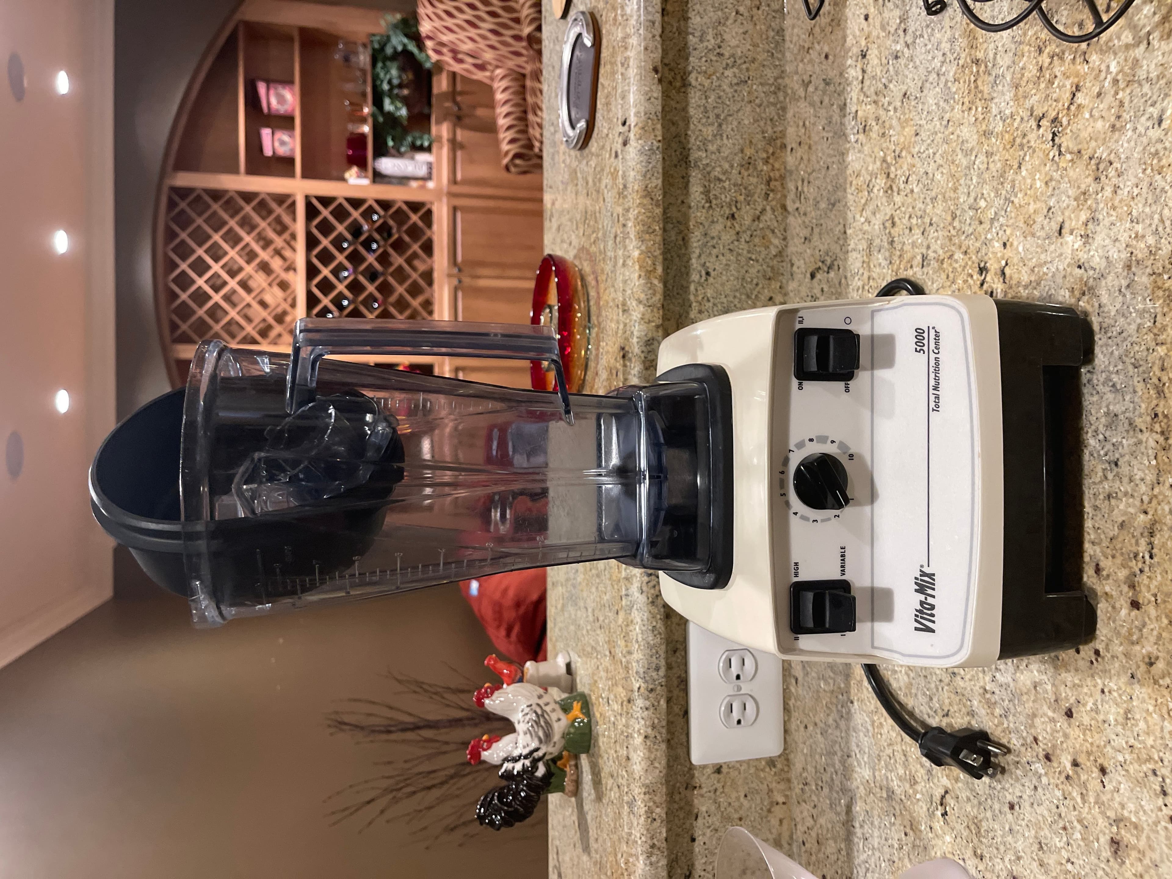 Vitamix 5000 Blender with 64 oz Container - Classic Design - Image 1