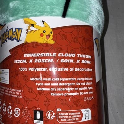 Pokémon Gen 1 Reversible Cloud Throw Blanket Pikachu Charmander Squirtle - Thumbnail 5