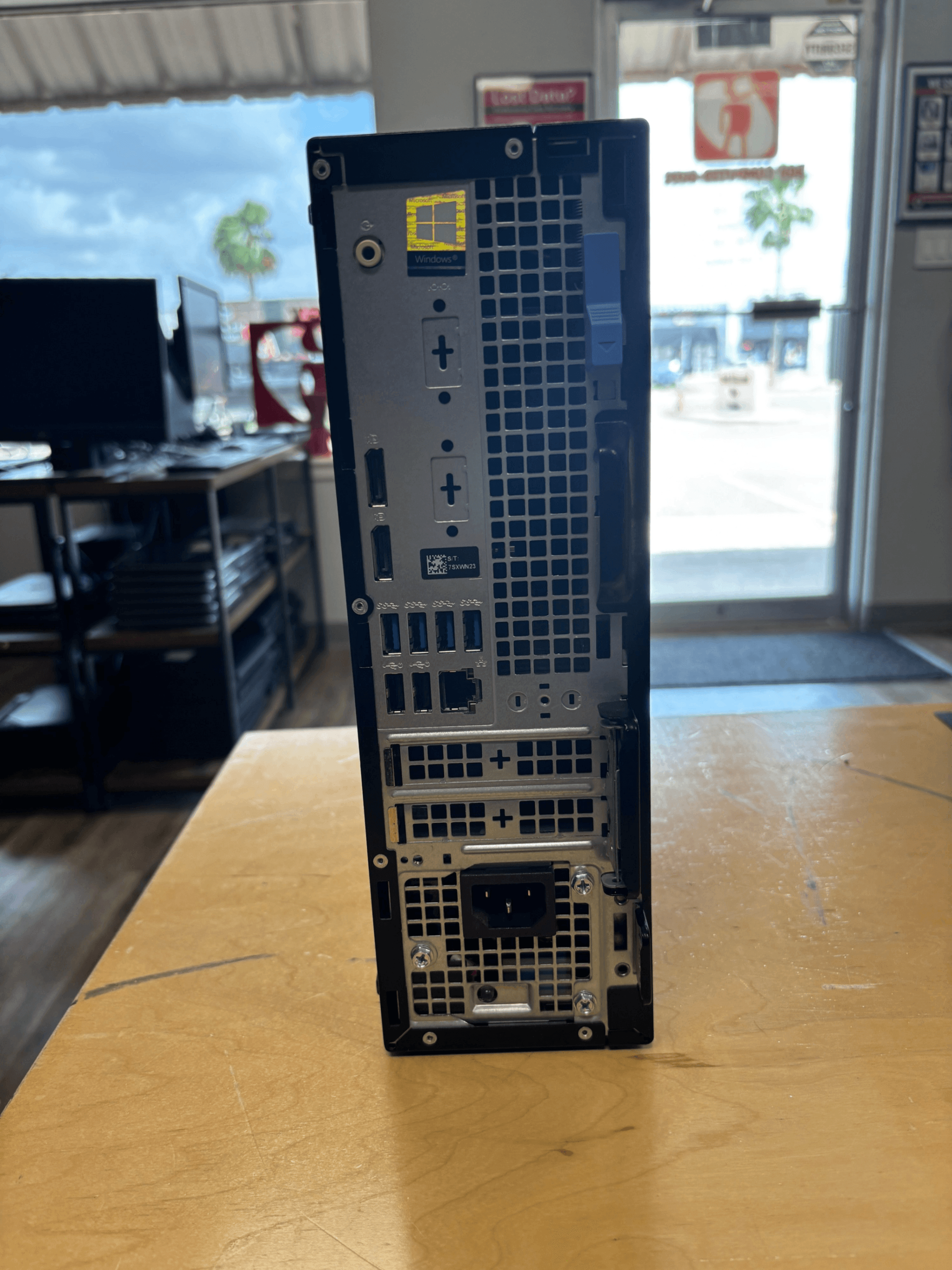 DELL OptiPlex 5070 - Thumbnail 4
