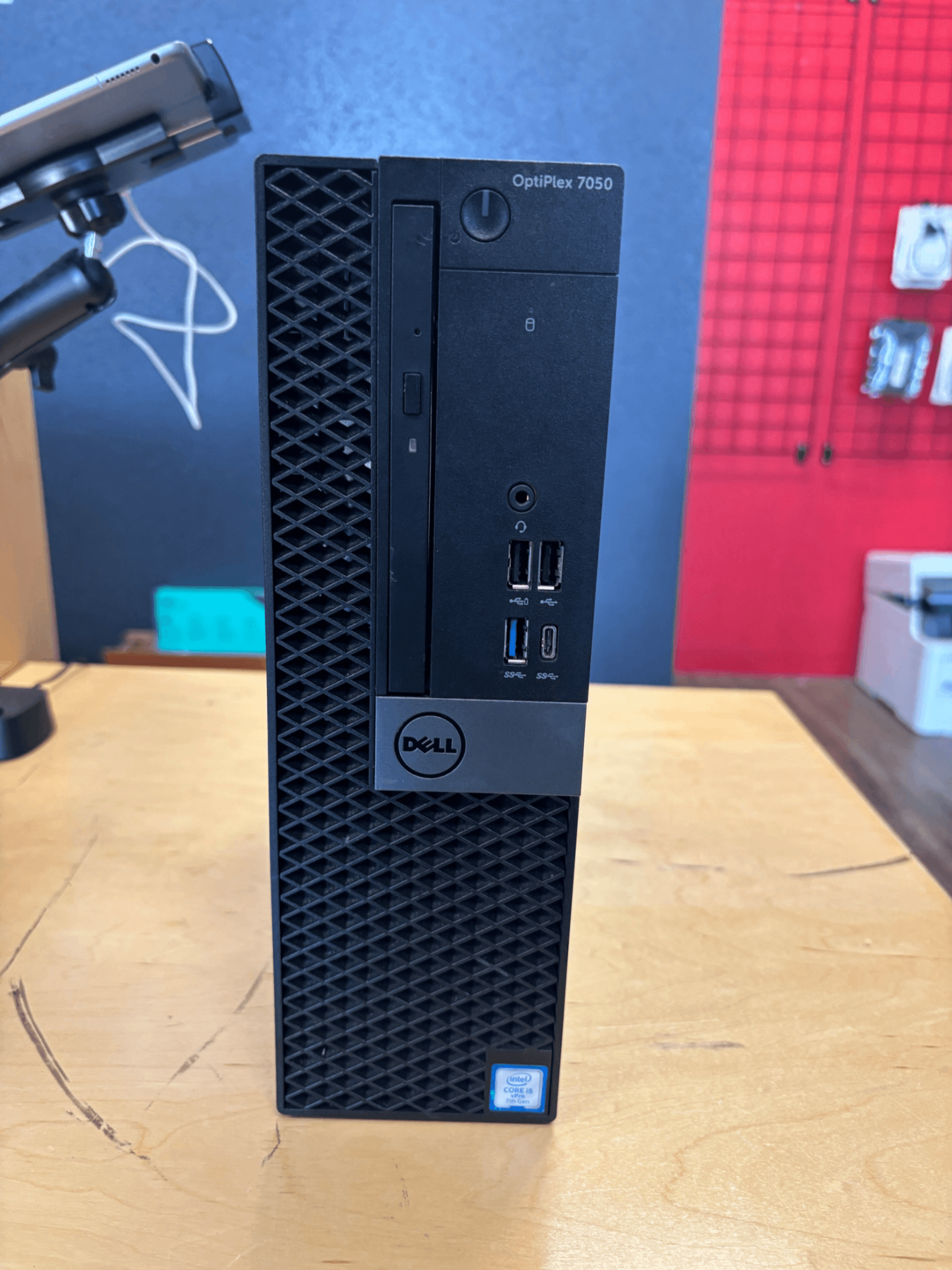 Dell Optiplex 7050 - Image 1