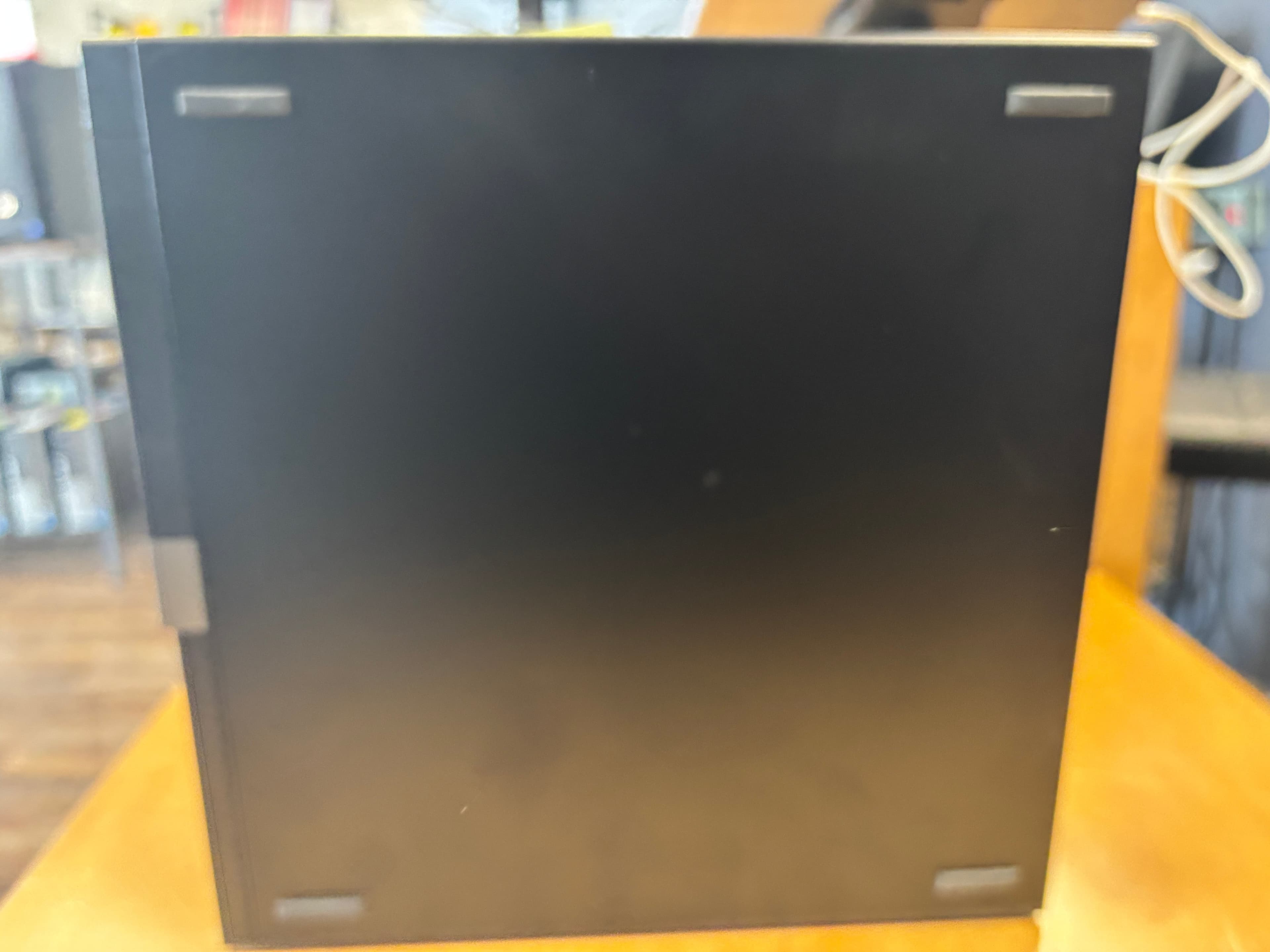 Dell Optiplex 7050 - Thumbnail 4