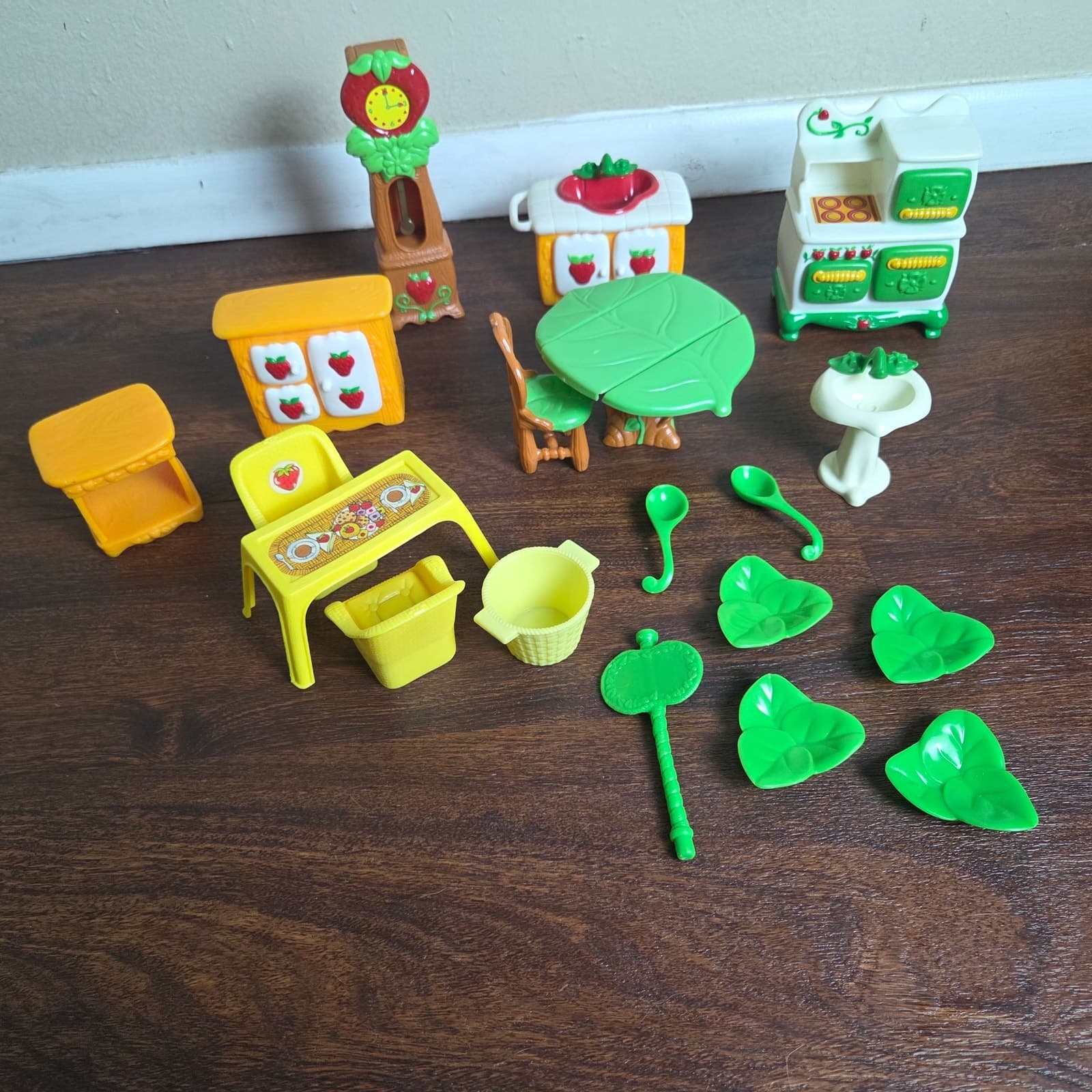 Vintage Strawberry Shortcake Berry Happy Home Furniture Bundle - Image 1