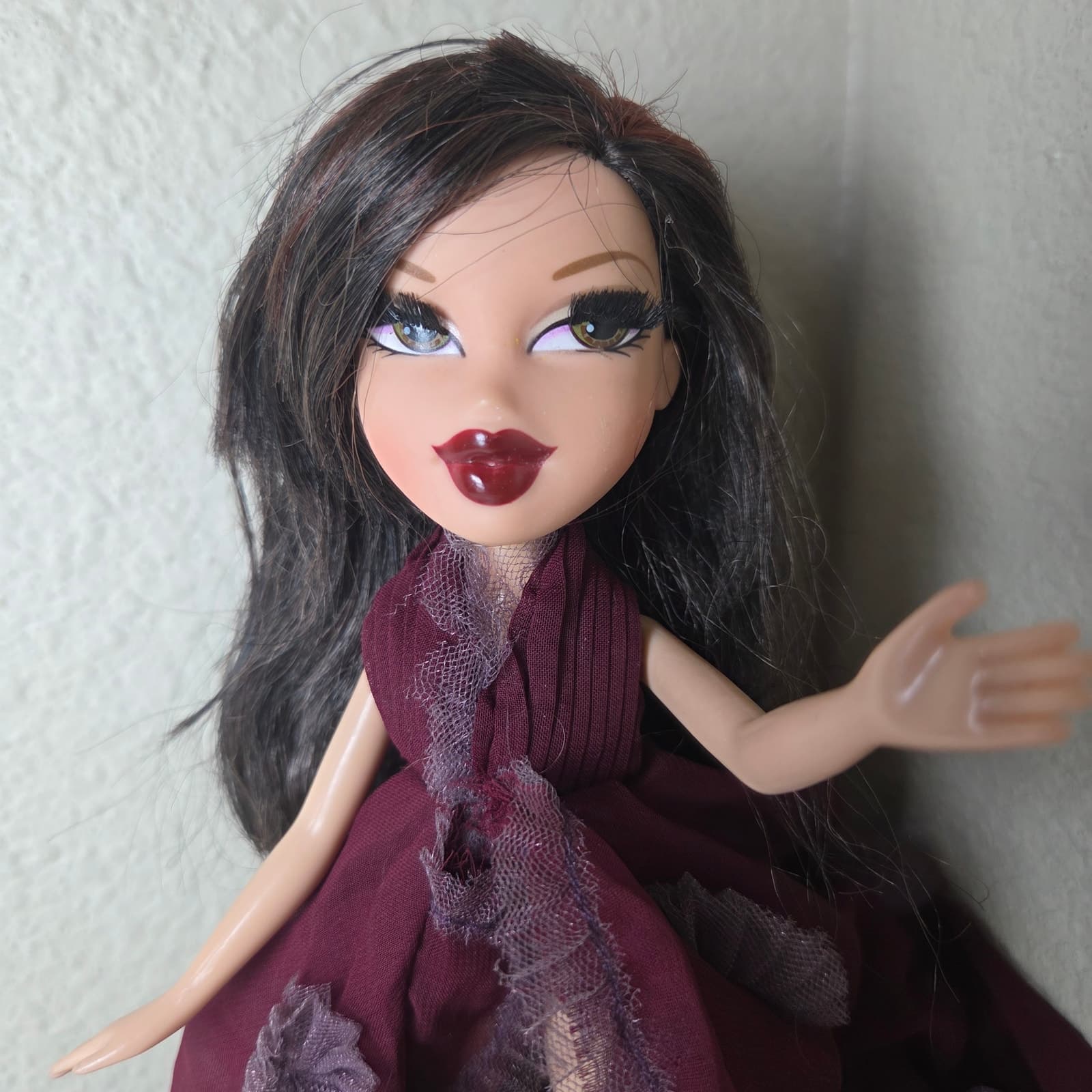 Bratz Vintage 2005 Collector's Edition Holiday Katia Doll + Original Dress - Thumbnail 2