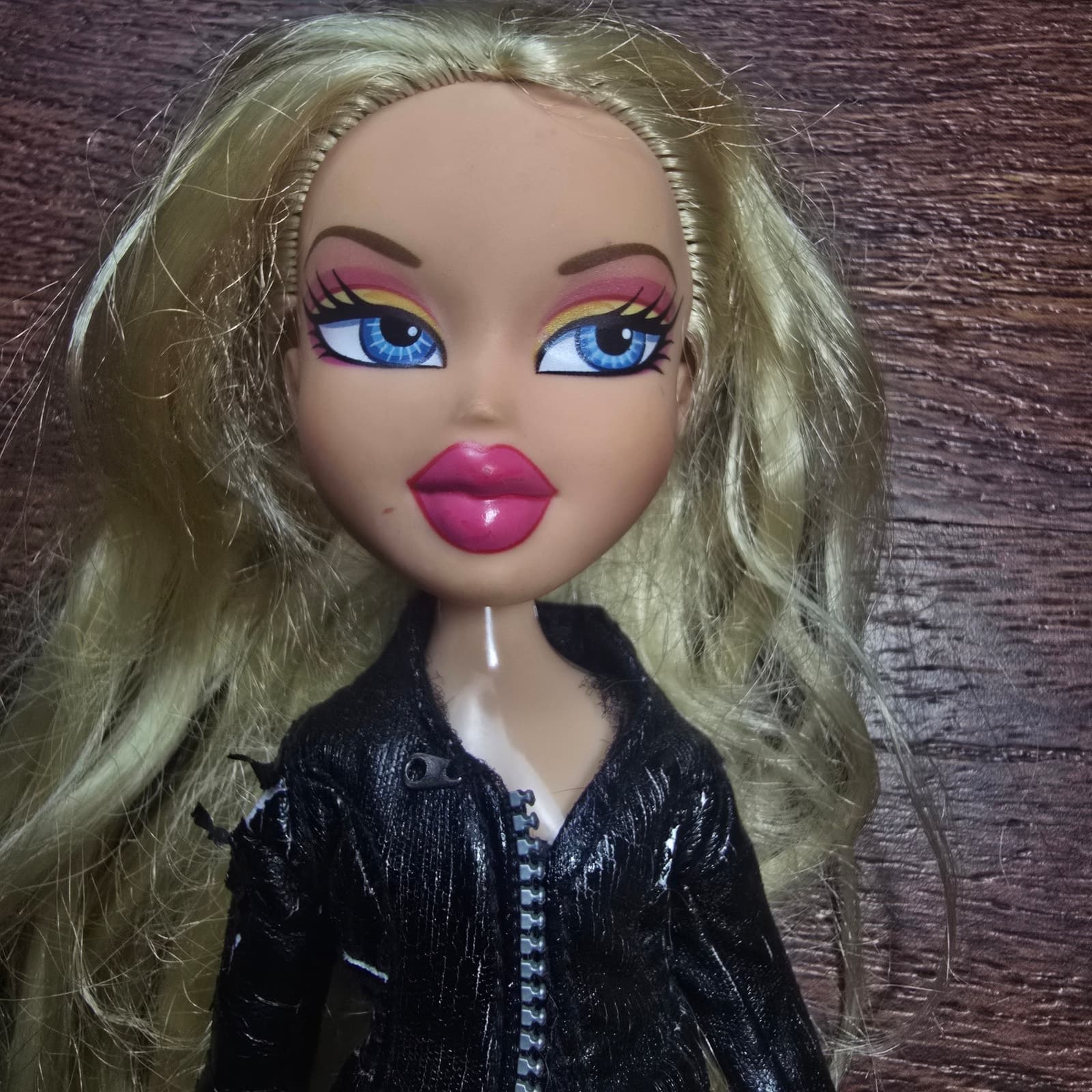 Bratz Vintage 2001 Cloe Dynamite Doll with Jacket - Thumbnail 2