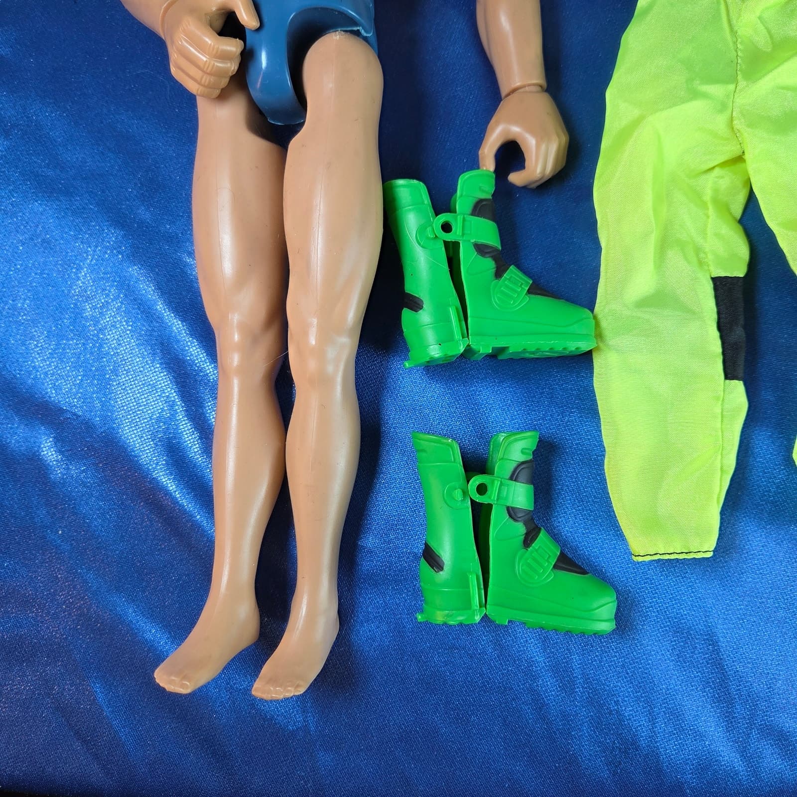 Vintage 1993 Hasbro G.I. JOE Action Man Snowboard Raider 1/6 12" doll - Thumbnail 6