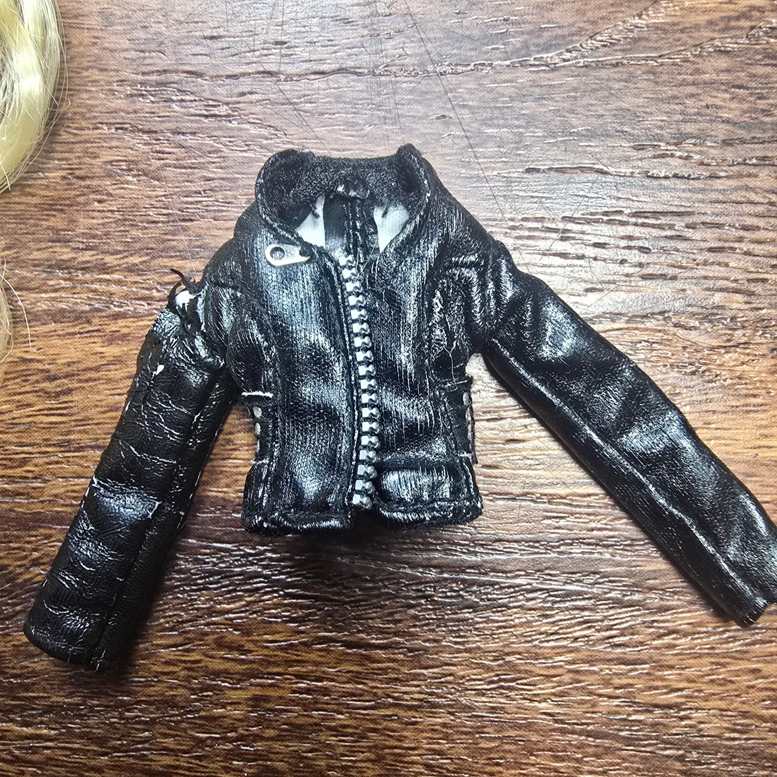 Bratz Vintage 2001 Cloe Dynamite Doll with Jacket - Thumbnail 4