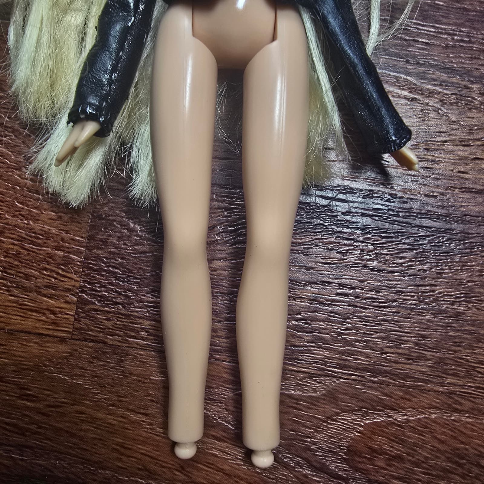 Bratz Vintage 2001 Cloe Dynamite Doll with Jacket - Thumbnail 3