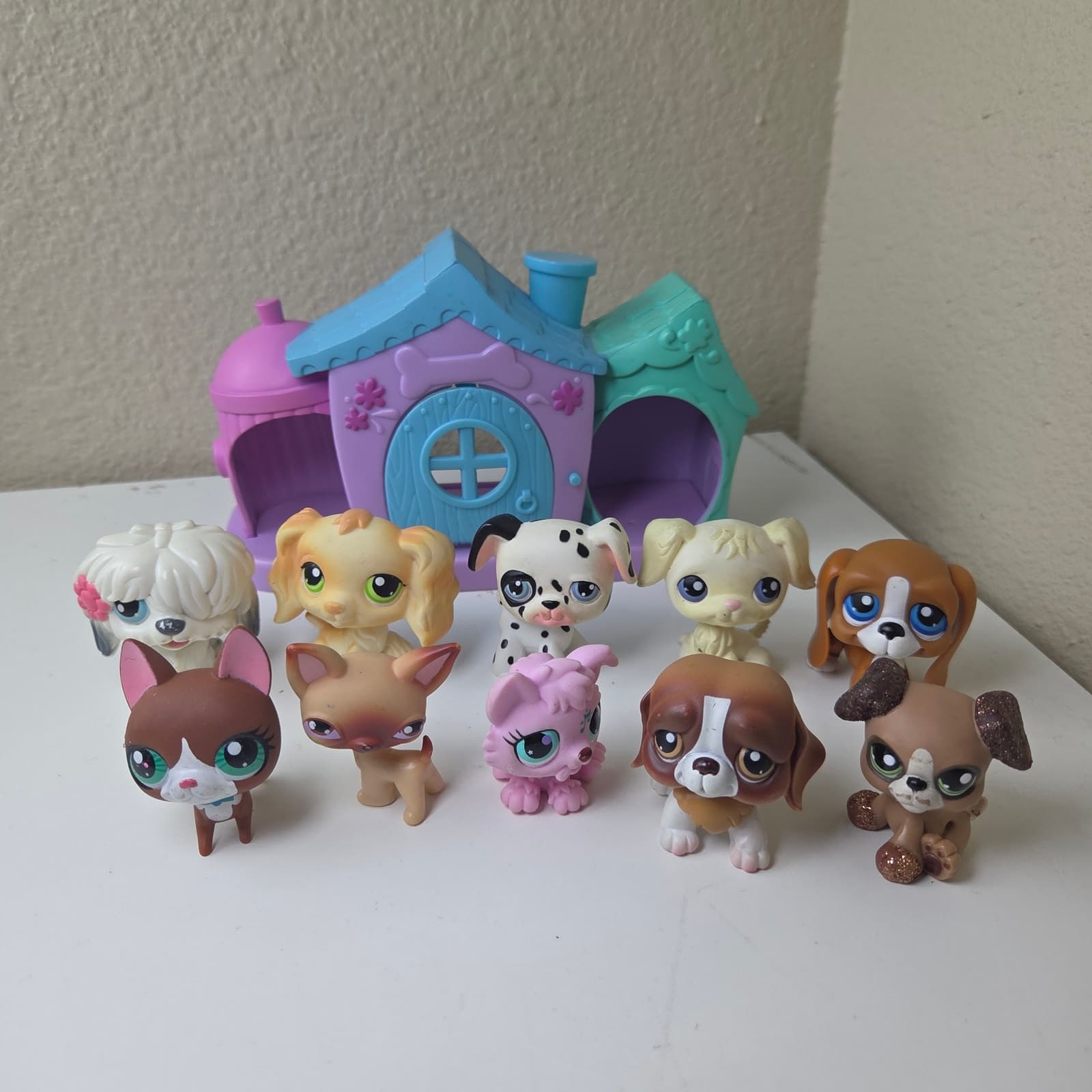 Littlest Pet Shop LPS Playful Puppies House + 10 Dogs Chihuahua Retriever - Image 1