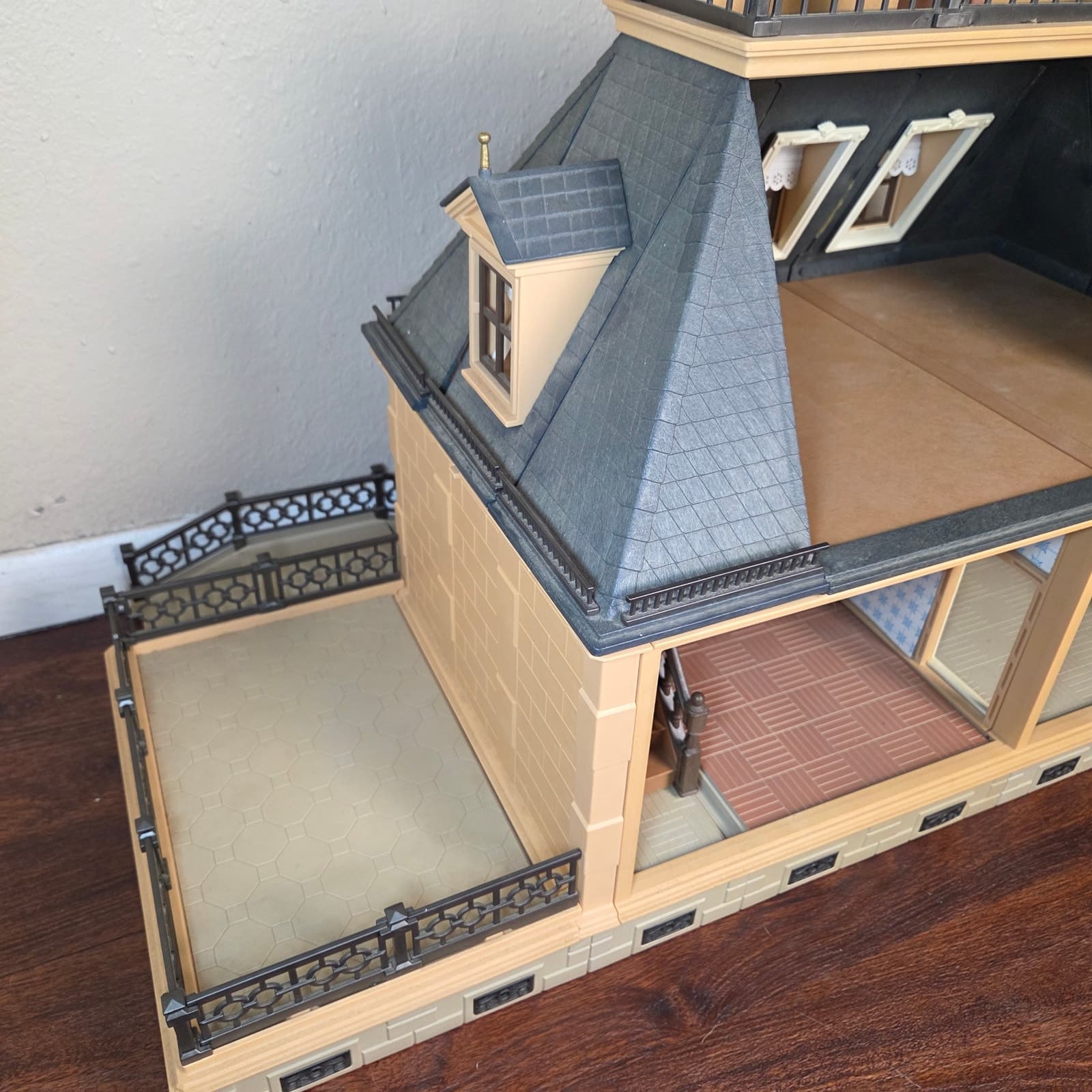 Vintage Playmobil 99% Complete Small Victorian Mansion + People & Accessories - Thumbnail 8