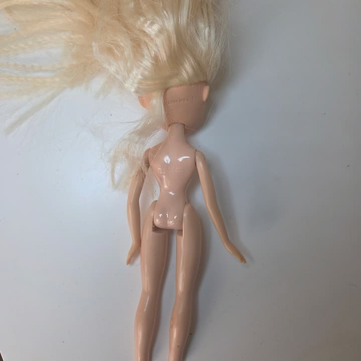 Bratz Vintage 2003 Wintertime Wonderland Cloe with Original Outfit - Thumbnail 8