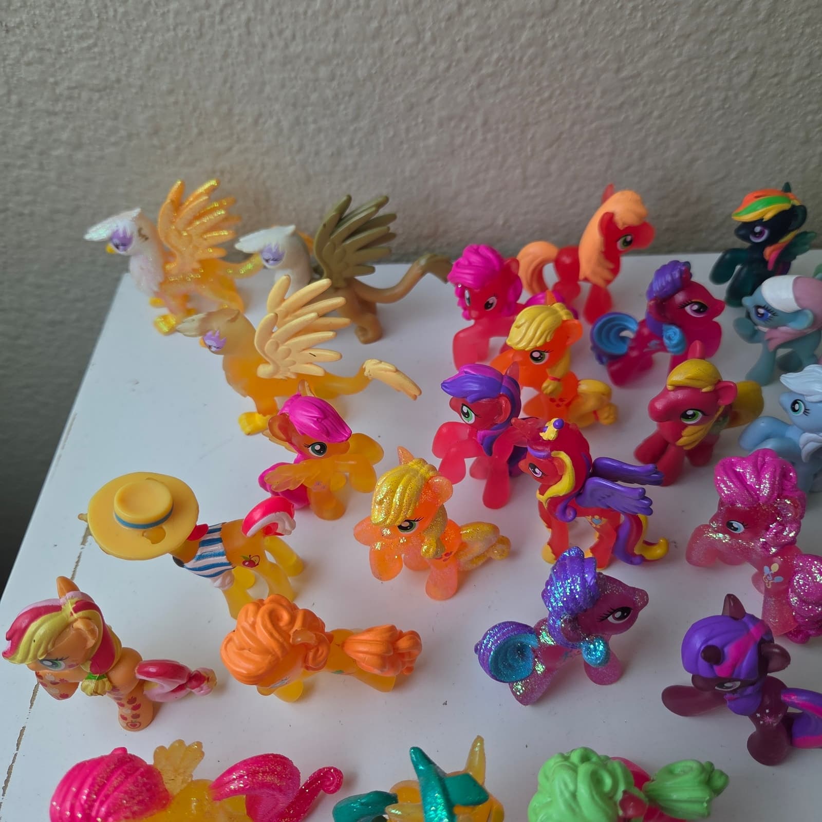 My Little Pony GIANT Bundle Of Mini Figures, Metal Lunchbox, Dog Tags & G5 Pony - Thumbnail 5