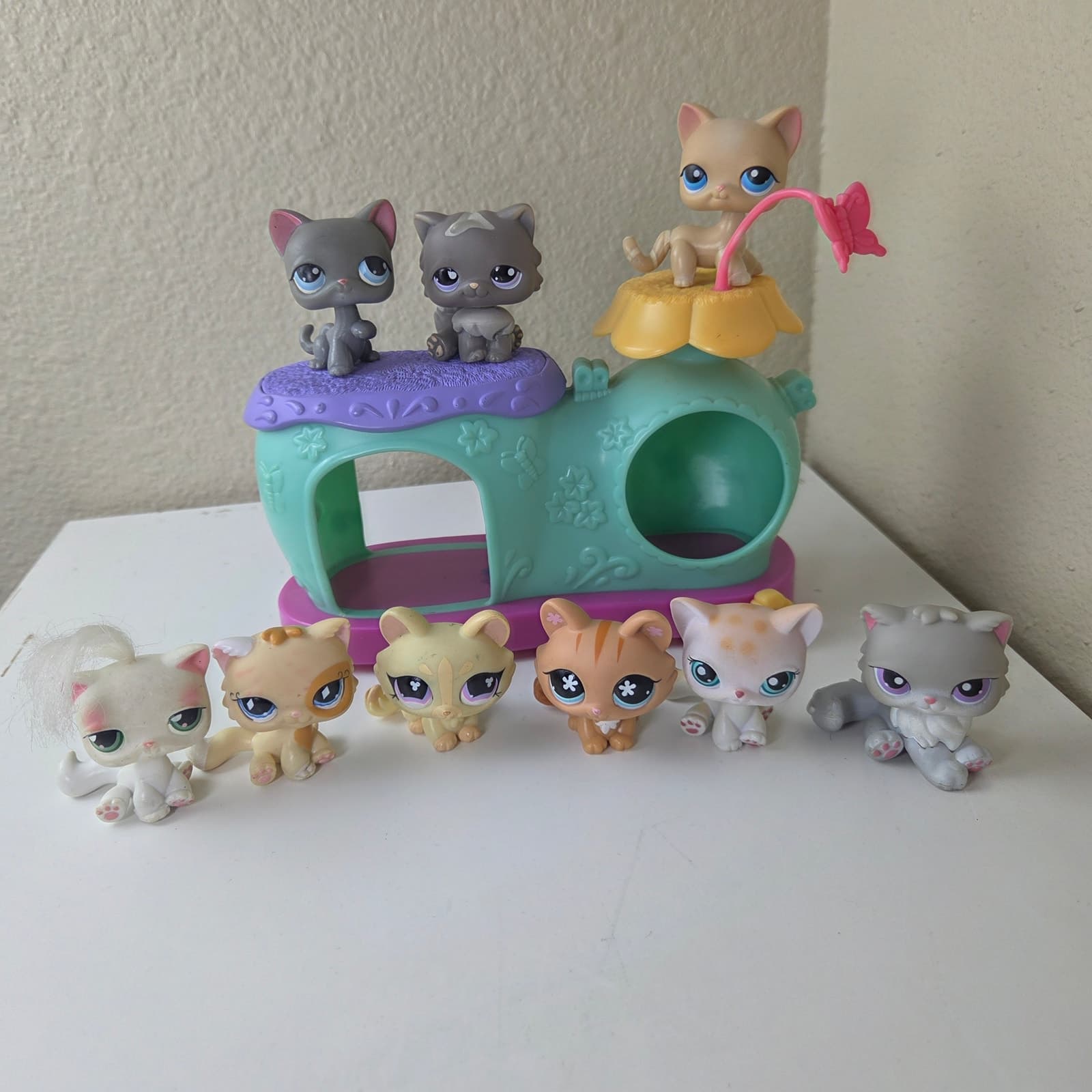 Littlest Pet Shop LPS Curious Kittens House + Cats Crouching Shorthair - Image 1