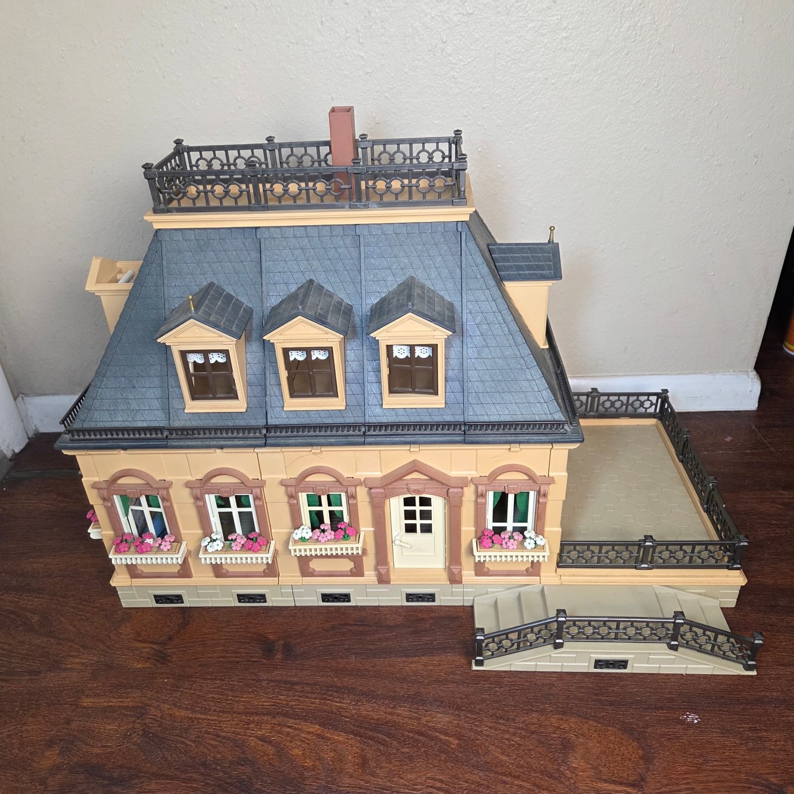 Vintage Playmobil 99% Complete Small Victorian Mansion + People & Accessories - Thumbnail 5