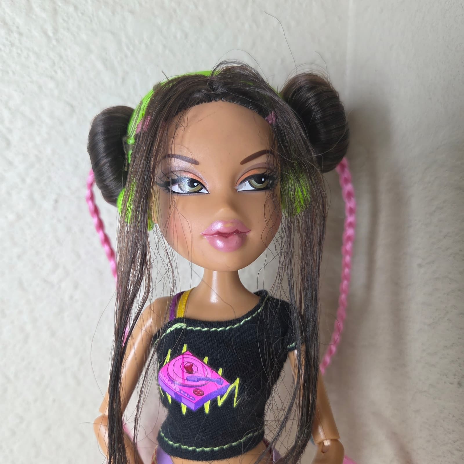 Bratz My Passion Yasmin Doll with Full Outfit and Styled Hair with Space Buns - Thumbnail 2