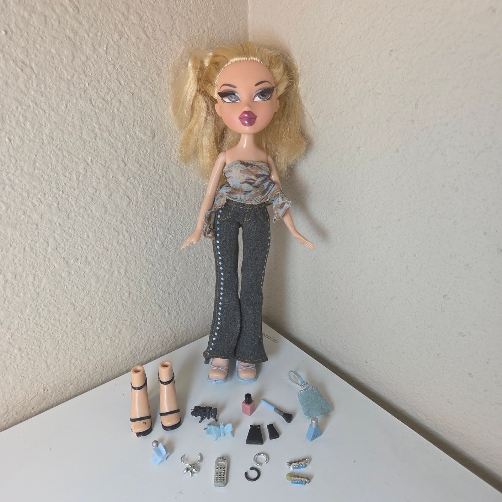 Bratz Vintage 2001 Original Girlz Nite Out Girls Night Out Cloe + Accessories - Image 1