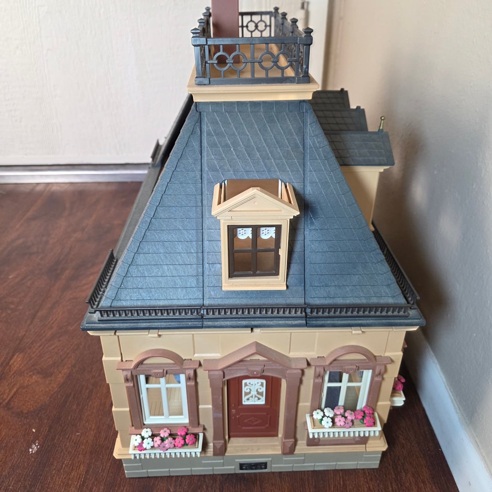 Vintage Playmobil 99% Complete Small Victorian Mansion + People & Accessories - Thumbnail 6