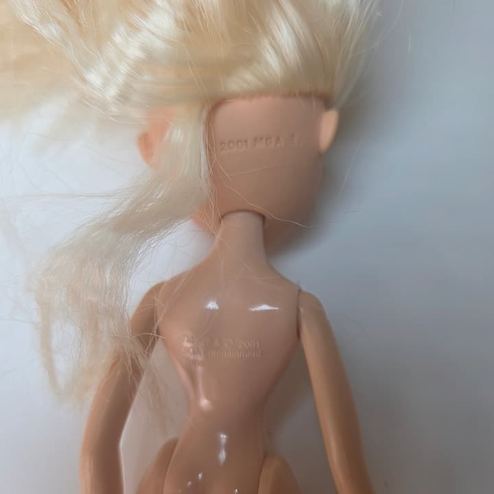 Bratz Vintage 2003 Wintertime Wonderland Cloe with Original Outfit - Thumbnail 9