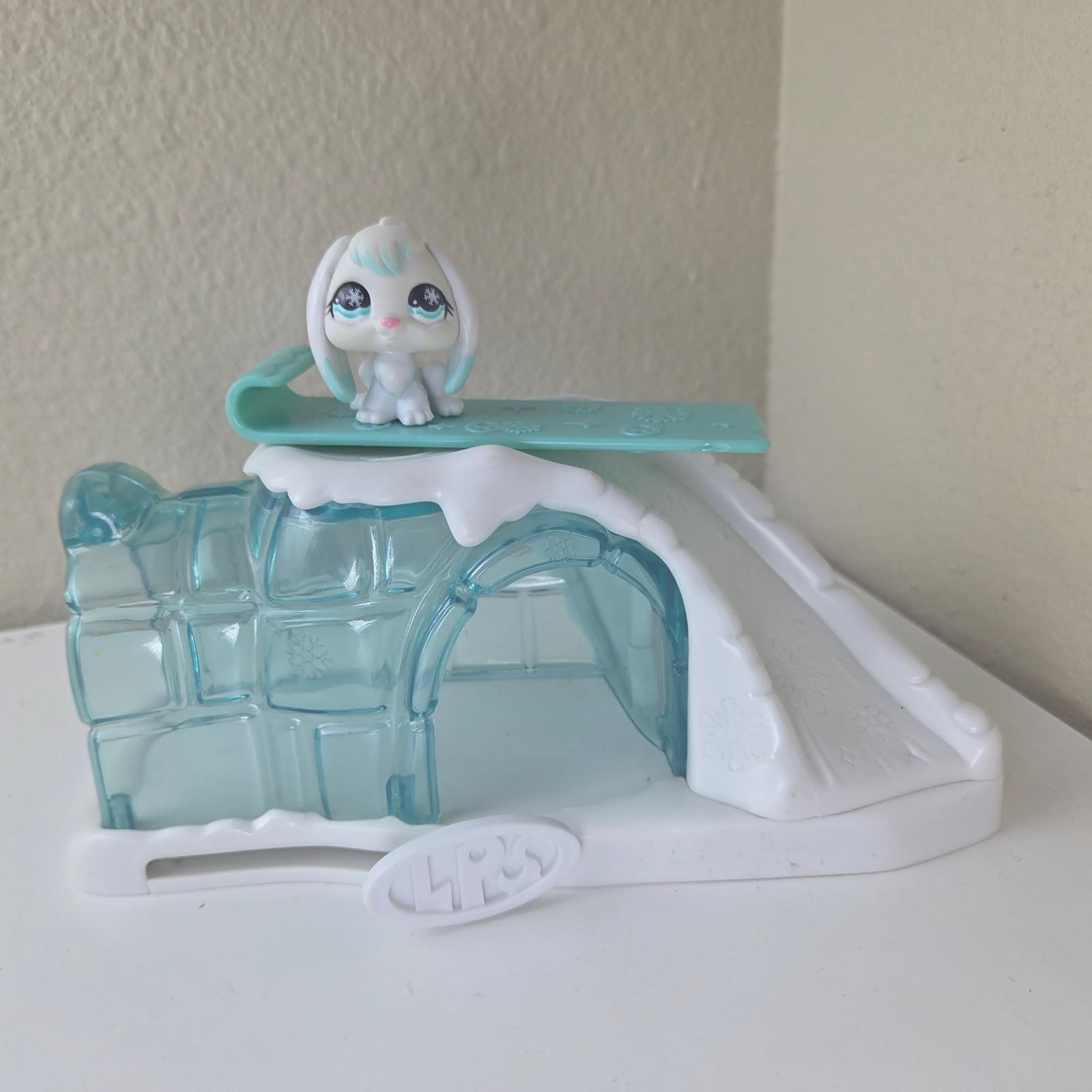 Littlest Pet Shop Polar Pups Playset & Slide + #685 White Bunny Winter Rabbit - Thumbnail 2