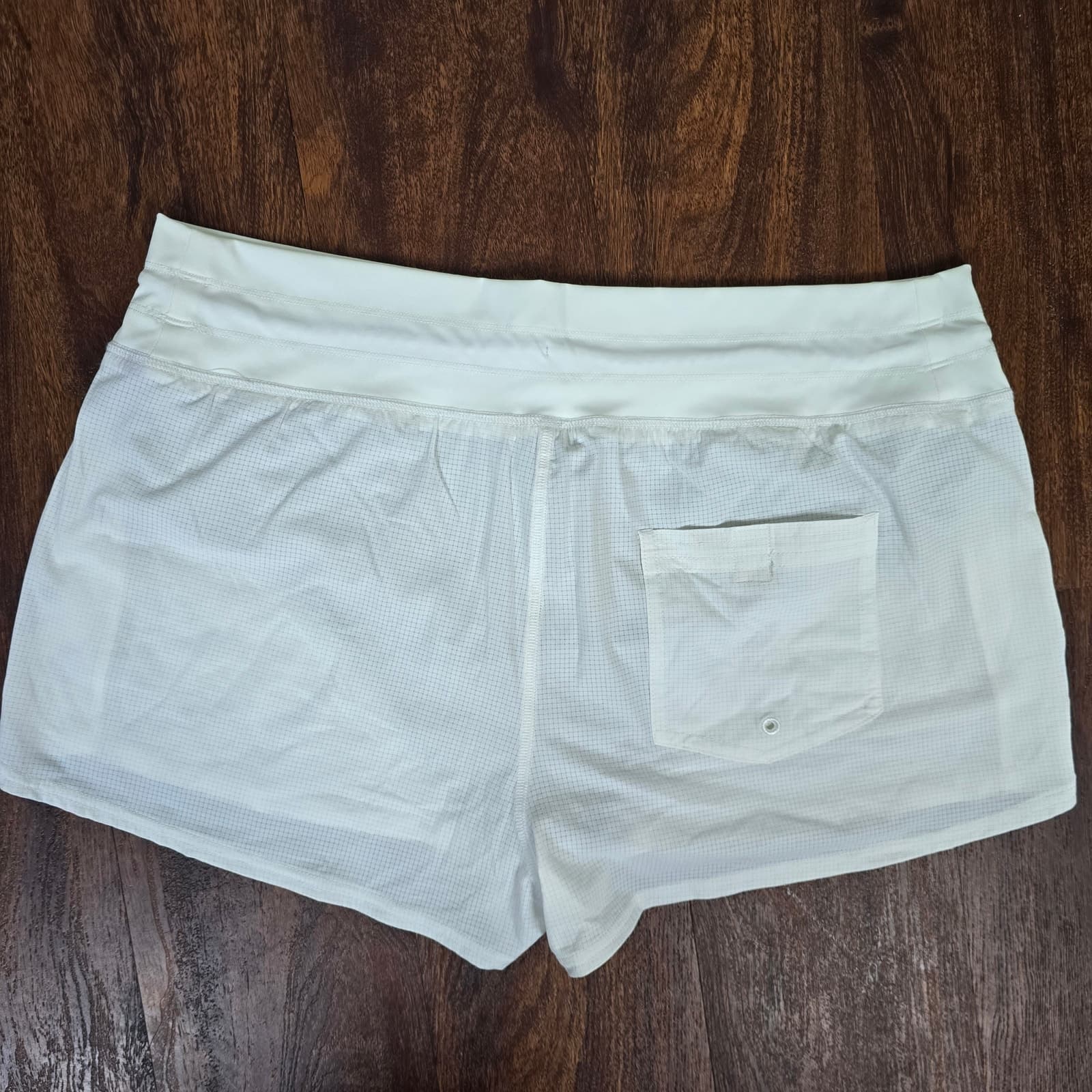 Vuori Seabreeze Shorts - White Kansas City Royals - Size XL - Thumbnail 8