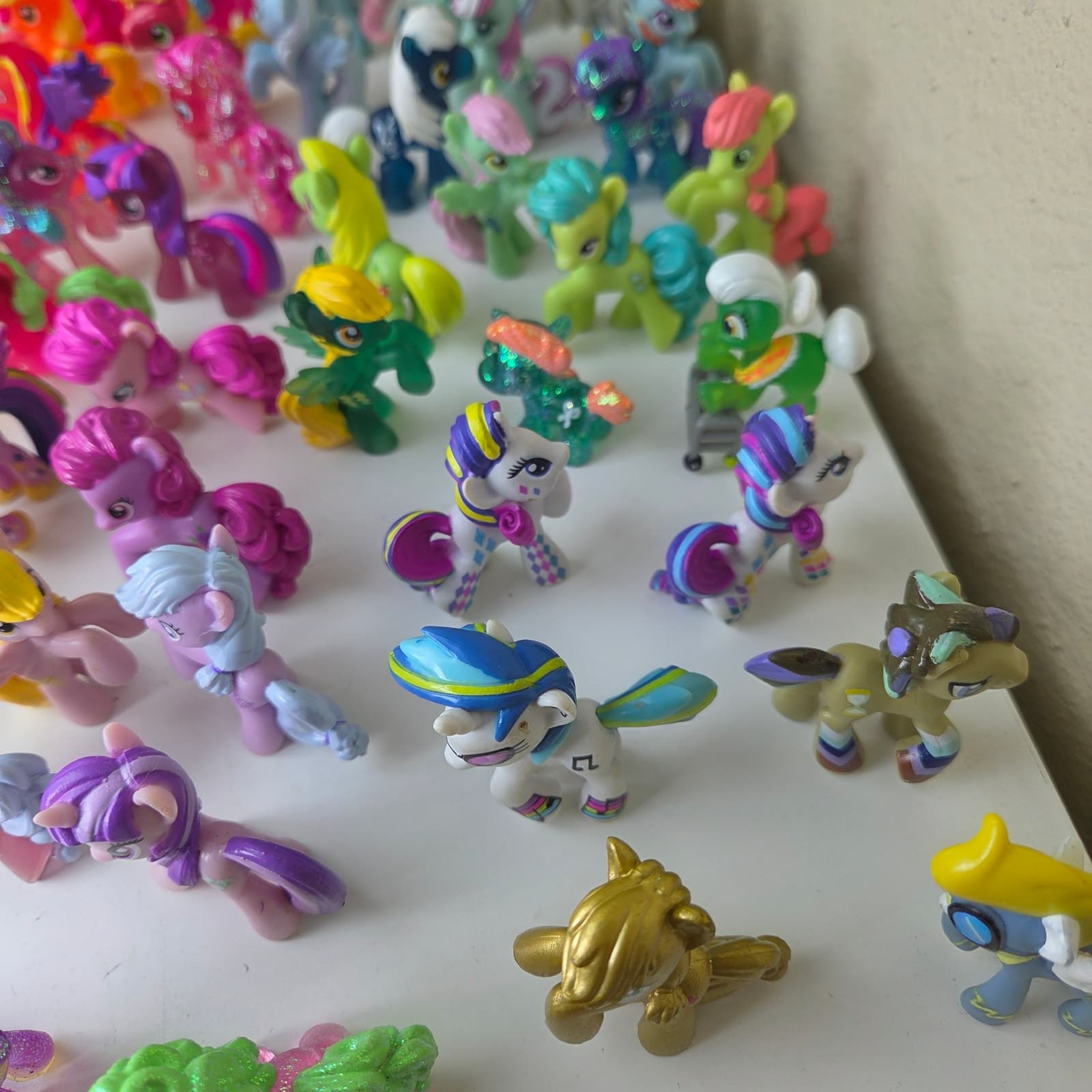 My Little Pony GIANT Bundle Of Mini Figures, Metal Lunchbox, Dog Tags & G5 Pony - Thumbnail 7