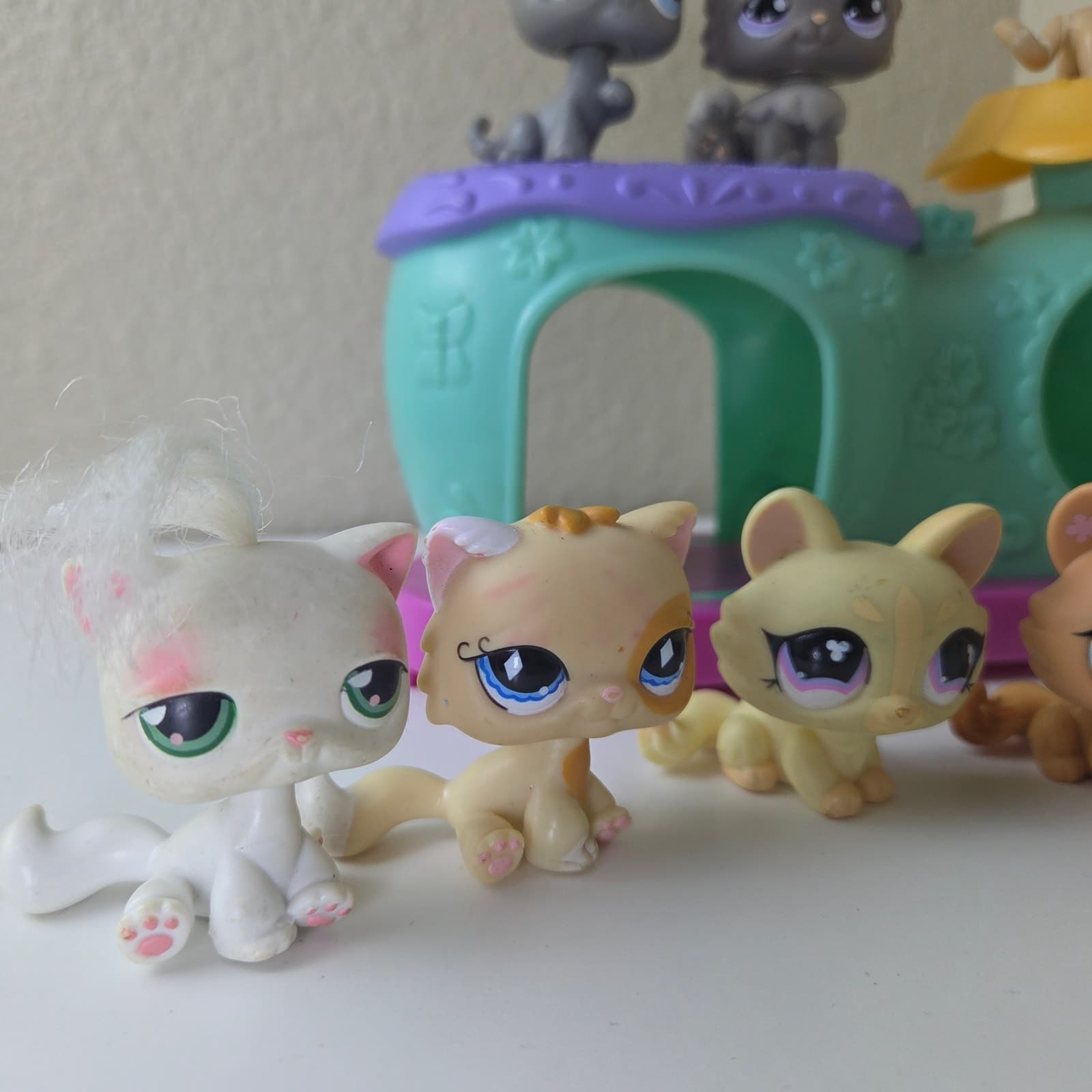Littlest Pet Shop LPS Curious Kittens House + Cats Crouching Shorthair - Thumbnail 3