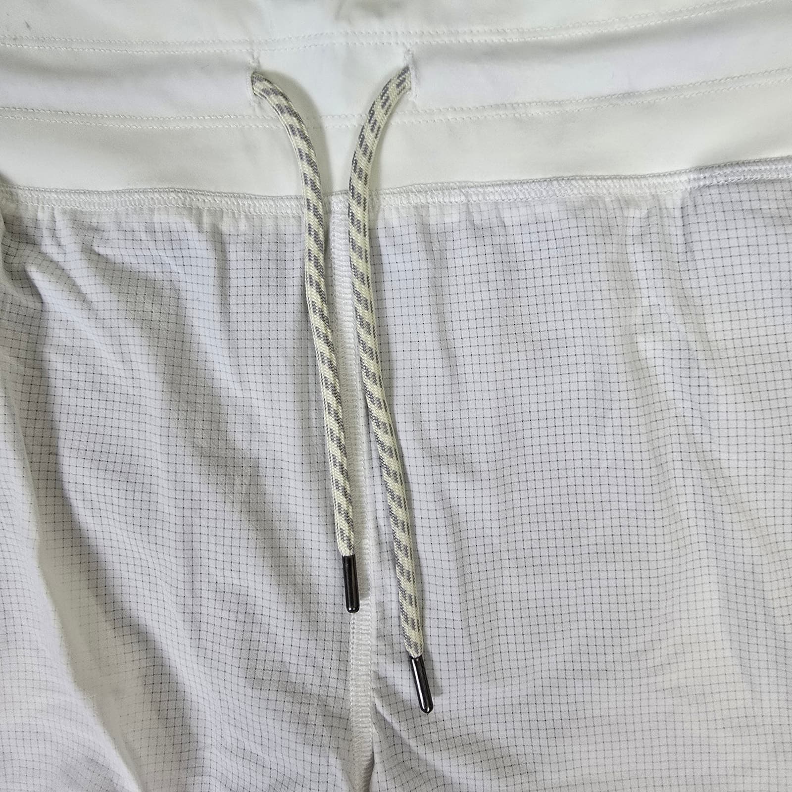 Vuori Seabreeze Shorts - White Kansas City Royals - Size XL - Thumbnail 7