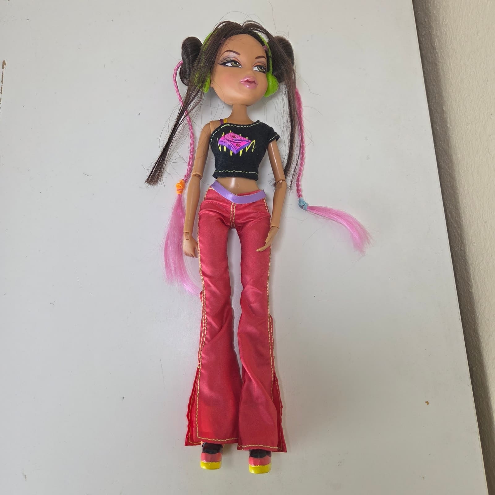Bratz My Passion Yasmin Doll with Full Outfit and Styled Hair with Space Buns - Thumbnail 7