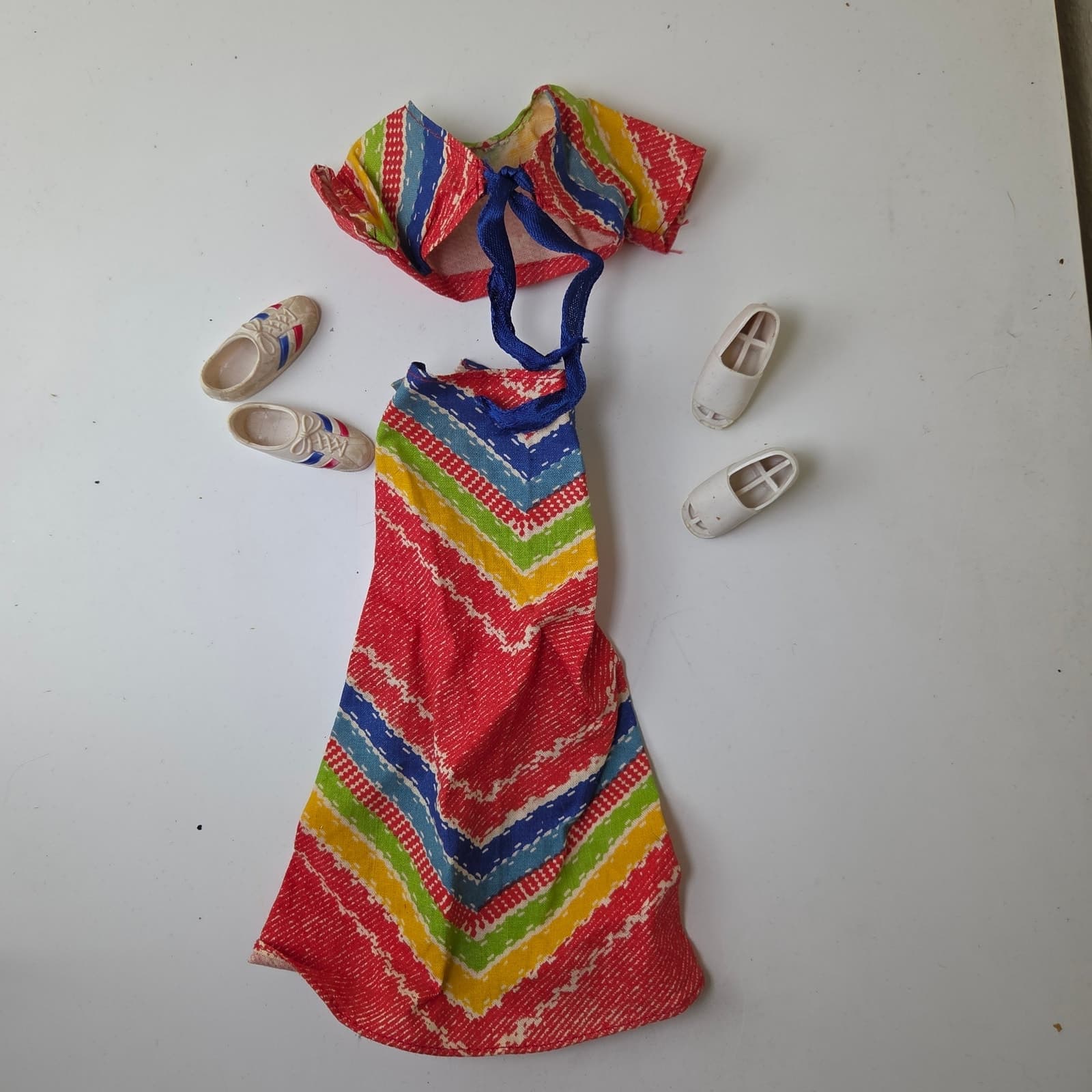 Vintage Kenner Bionic Woman Doll Fiesta Outfit + 2 Shoes Wedges and Sneakers - Image 1